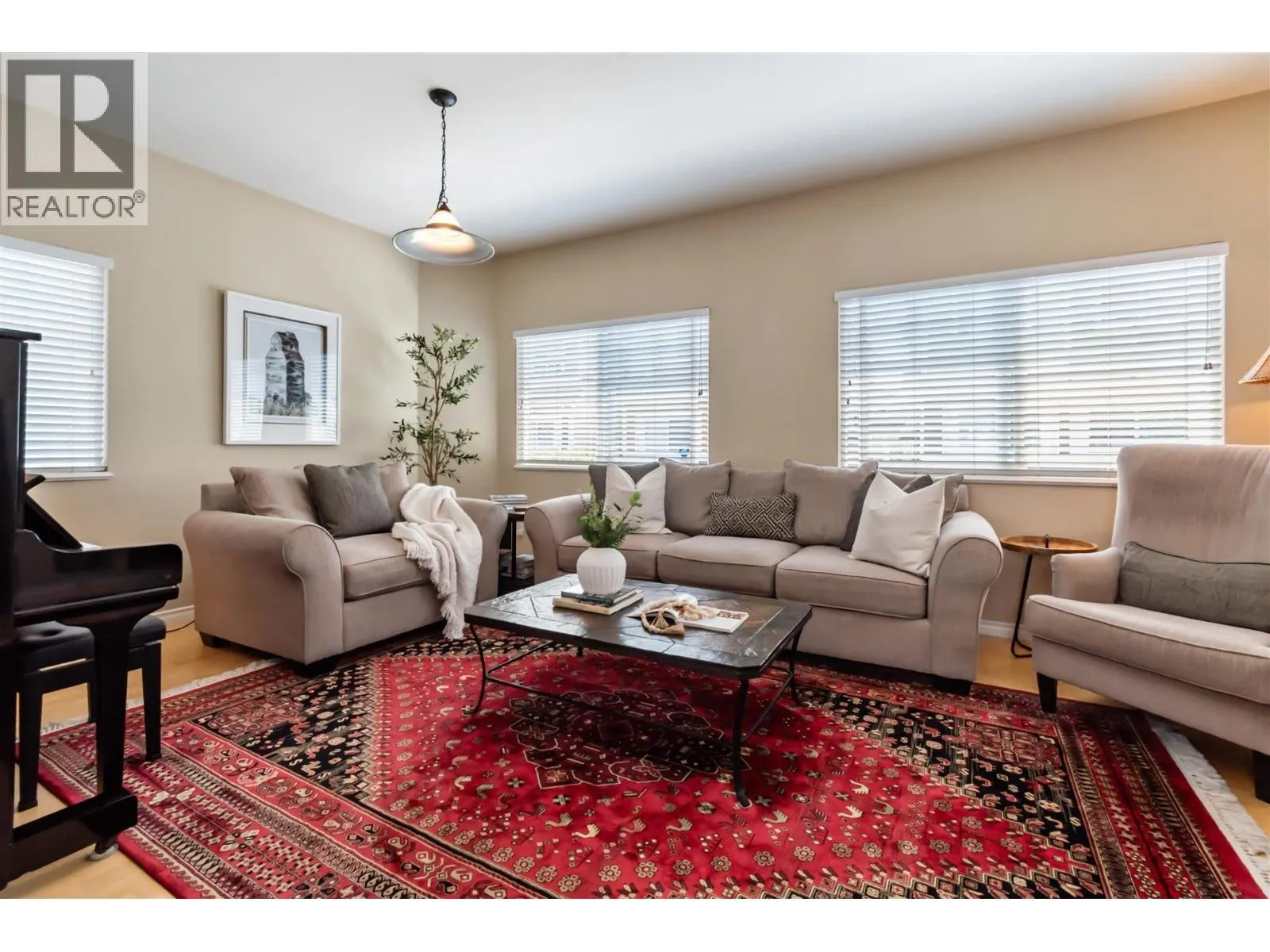 32 1108 RIVERSIDE CLOSE