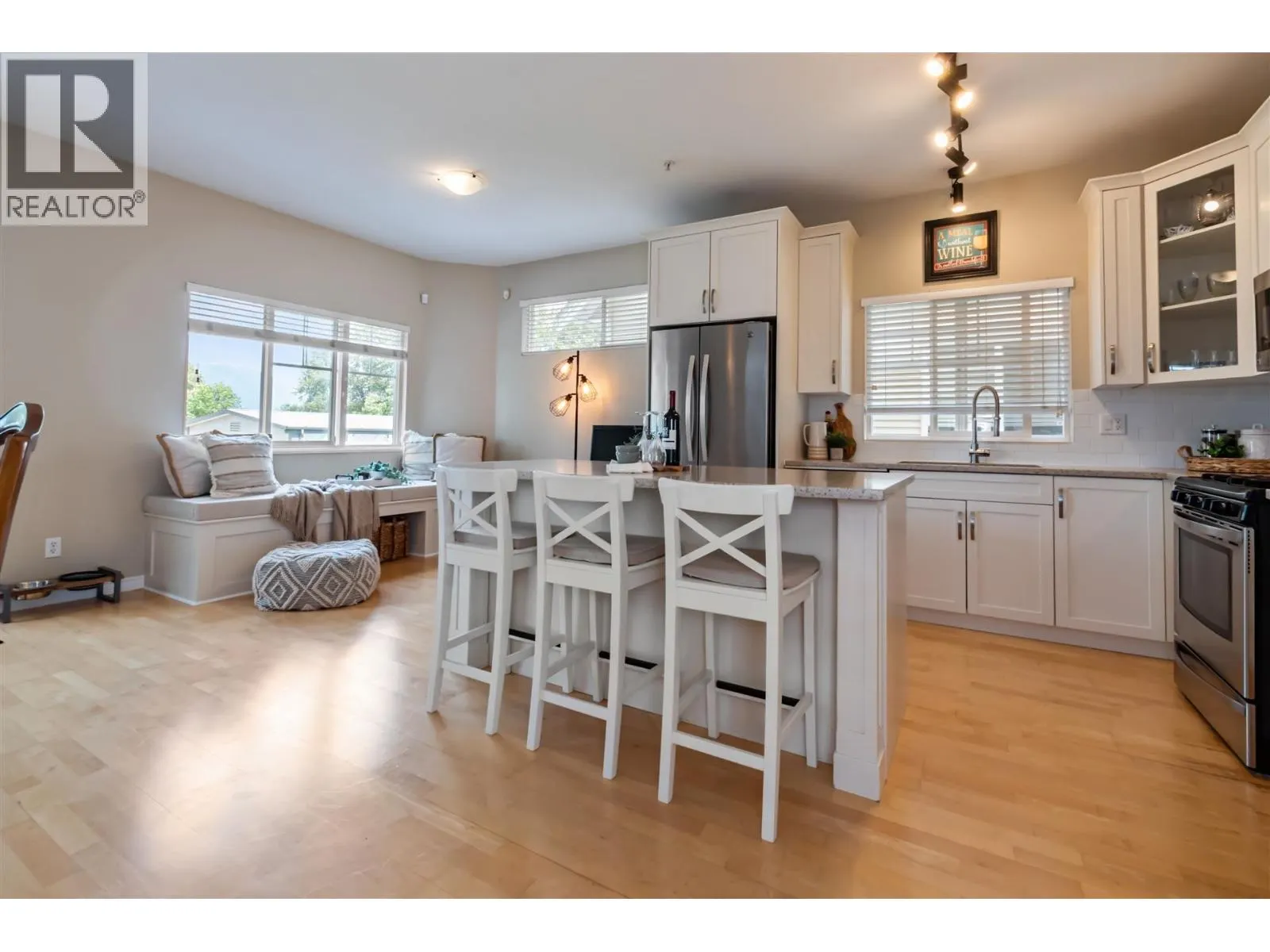 32 1108 RIVERSIDE CLOSE