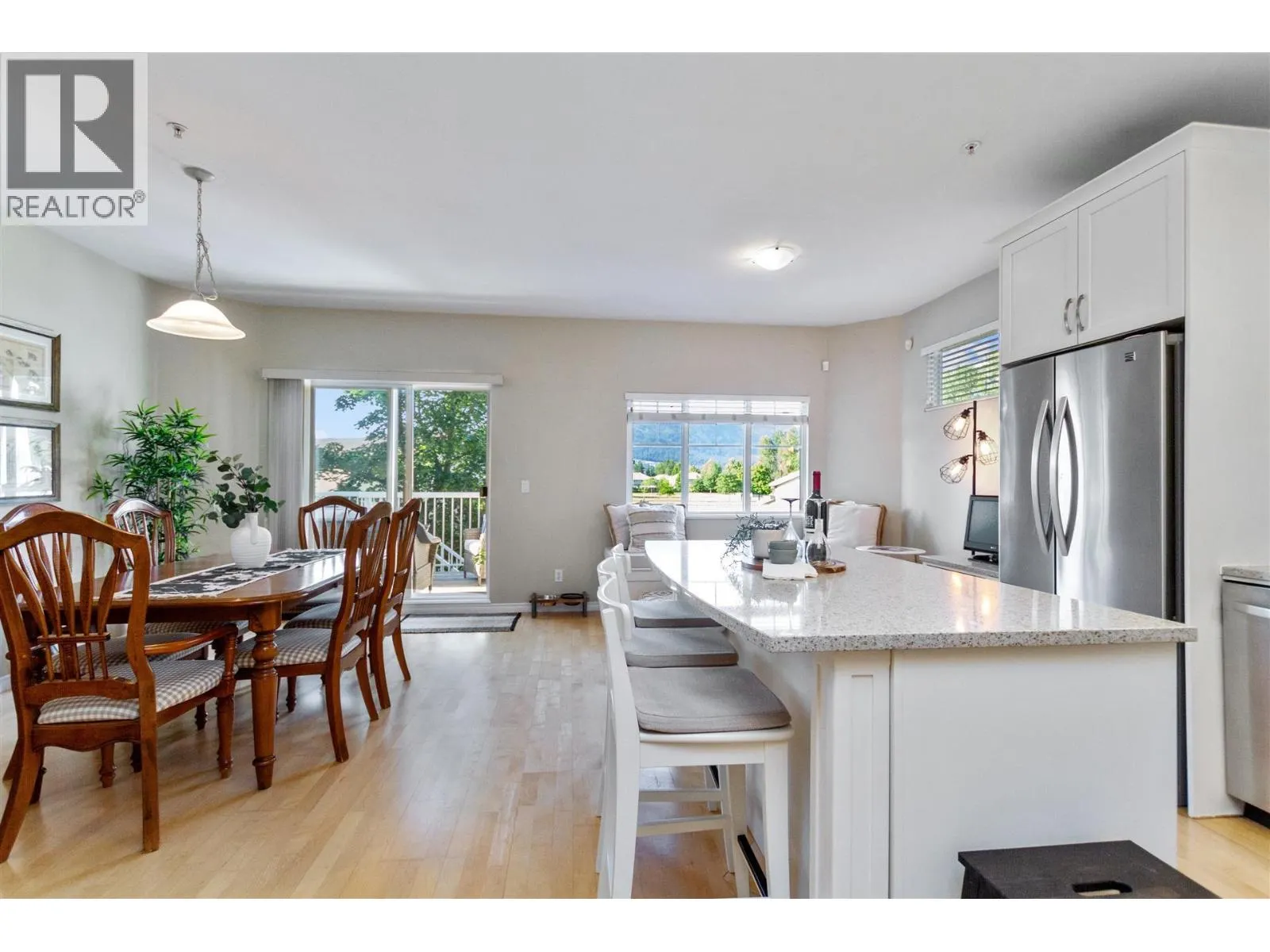 32 1108 RIVERSIDE CLOSE