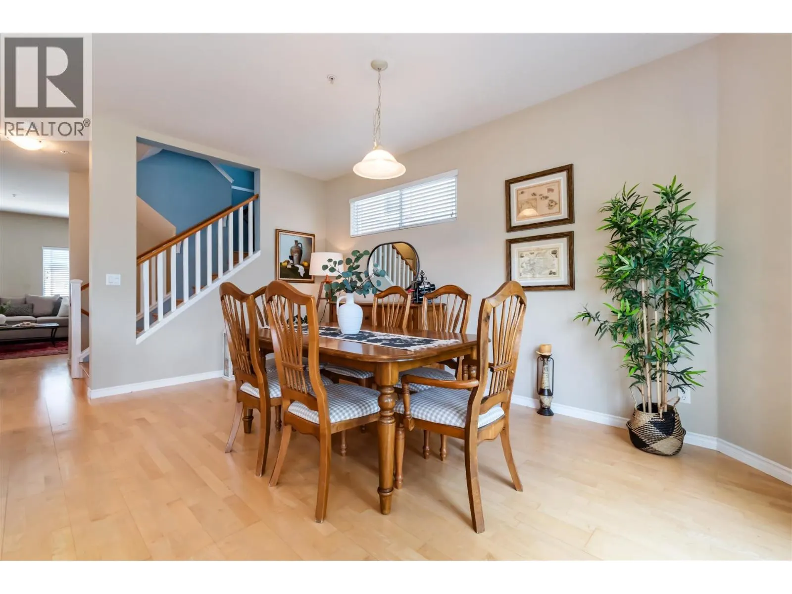32 1108 RIVERSIDE CLOSE