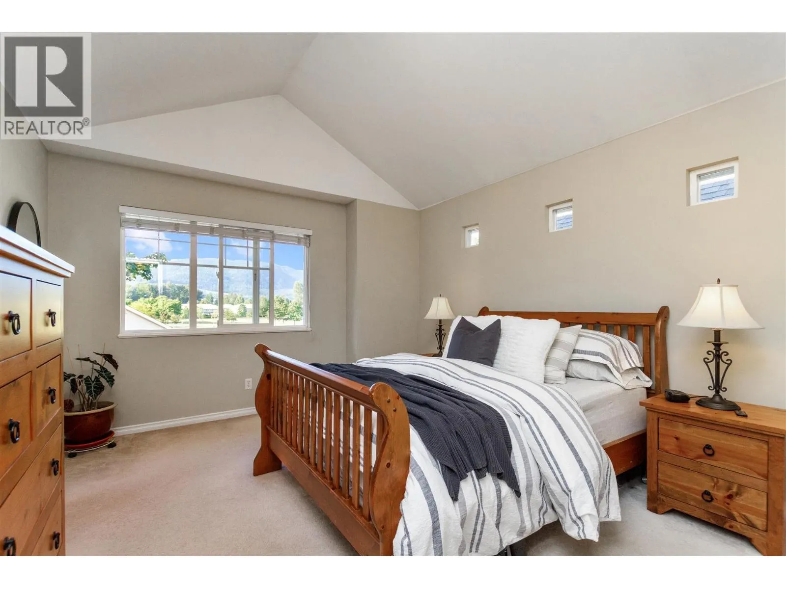 32 1108 RIVERSIDE CLOSE