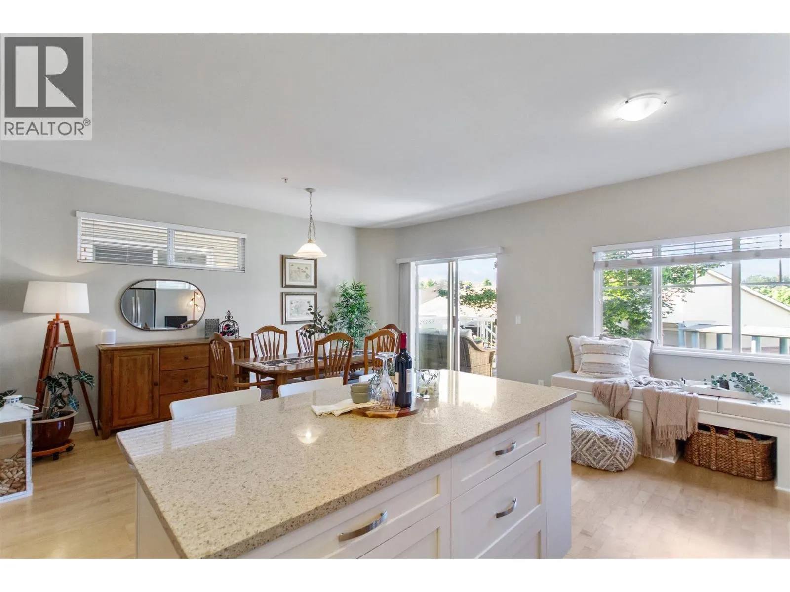 32 1108 RIVERSIDE CLOSE