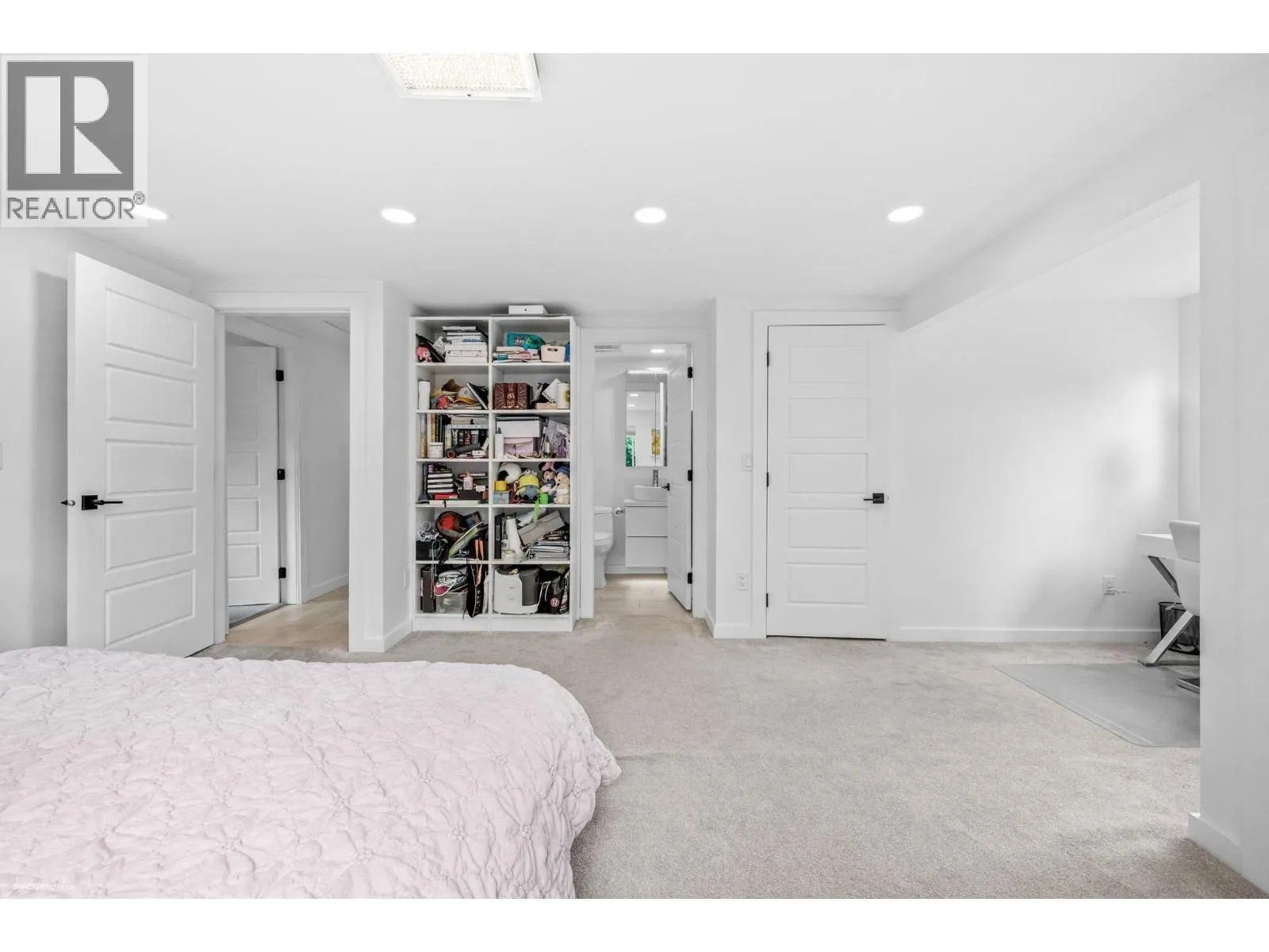 6471 GIBBONS DRIVE