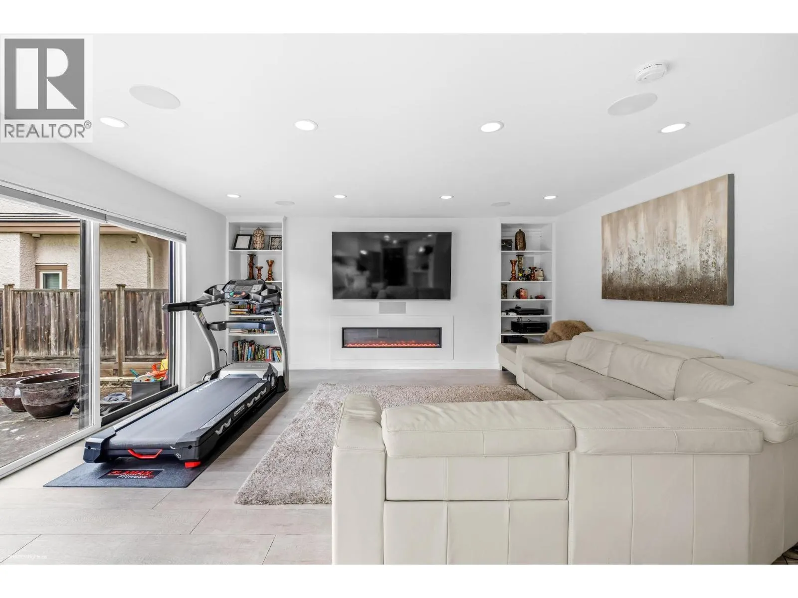6471 GIBBONS DRIVE