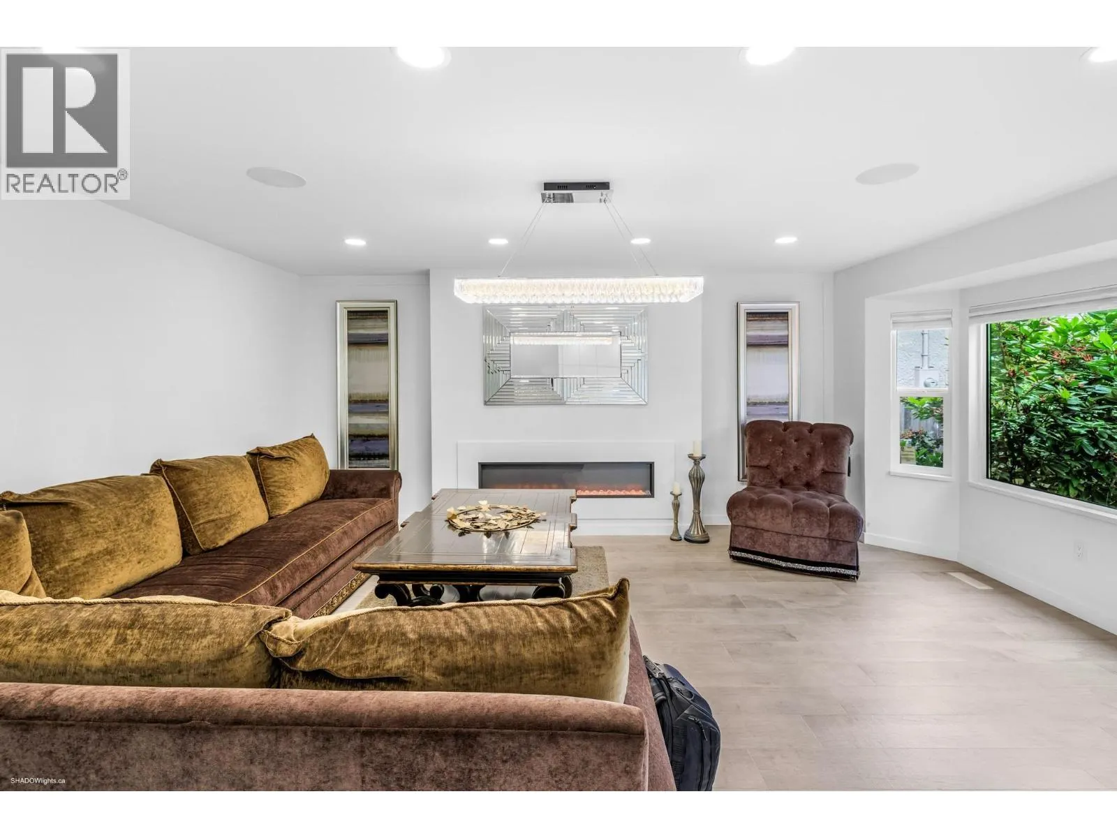 6471 GIBBONS DRIVE