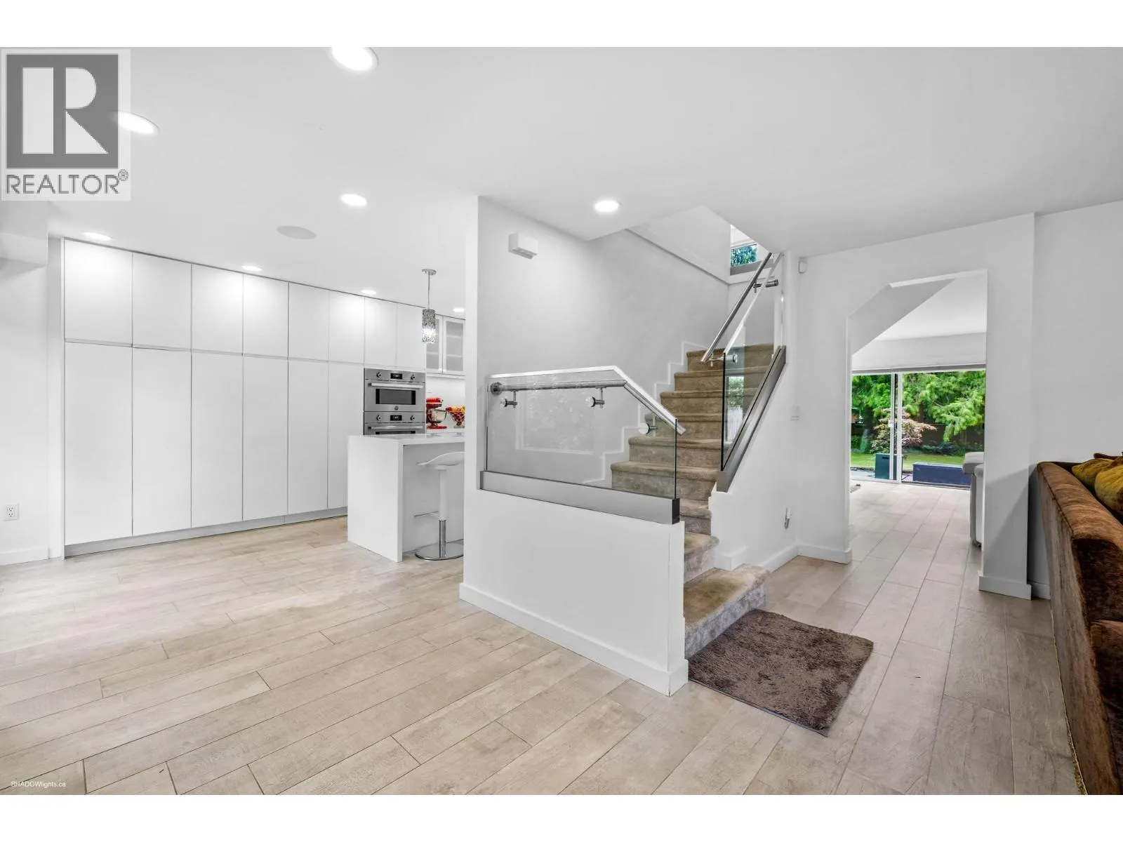 6471 GIBBONS DRIVE