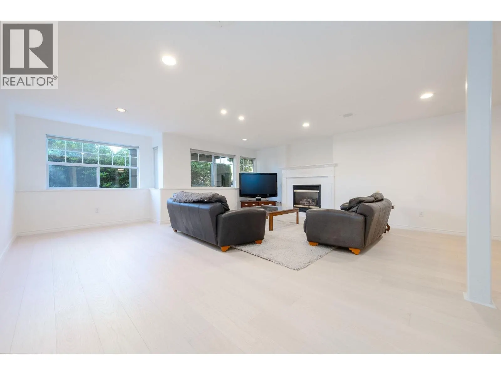 59 5221 OAKMOUNT CRESCENT