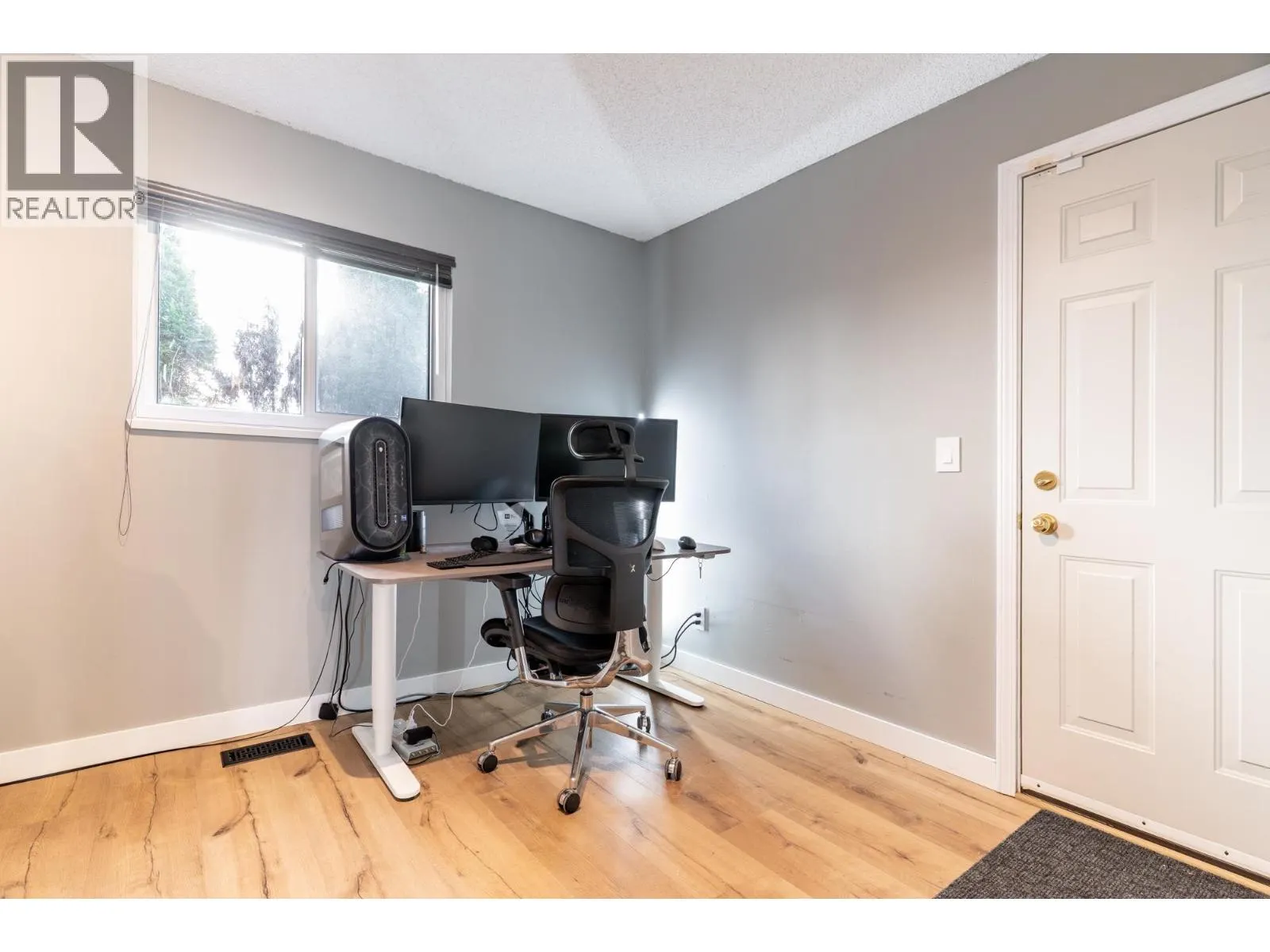 1502 FERNWOOD PLACE
