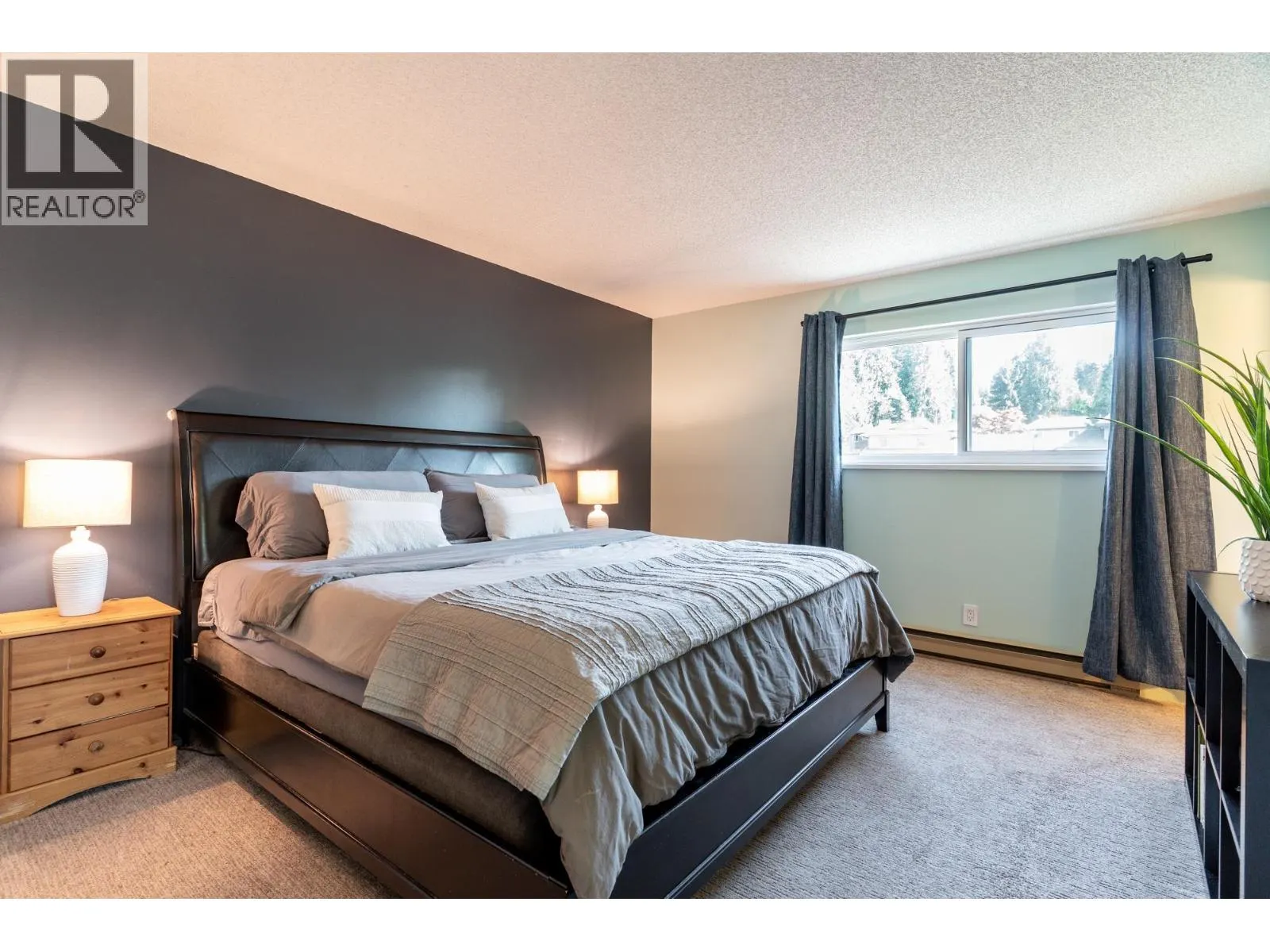 1502 FERNWOOD PLACE