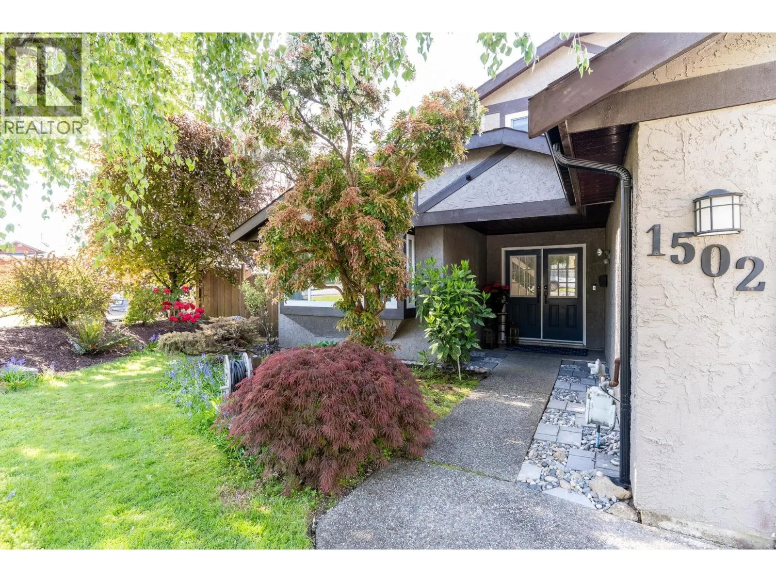 1502 FERNWOOD PLACE