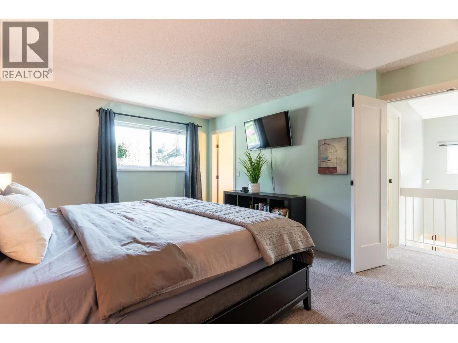 1502 FERNWOOD PLACE