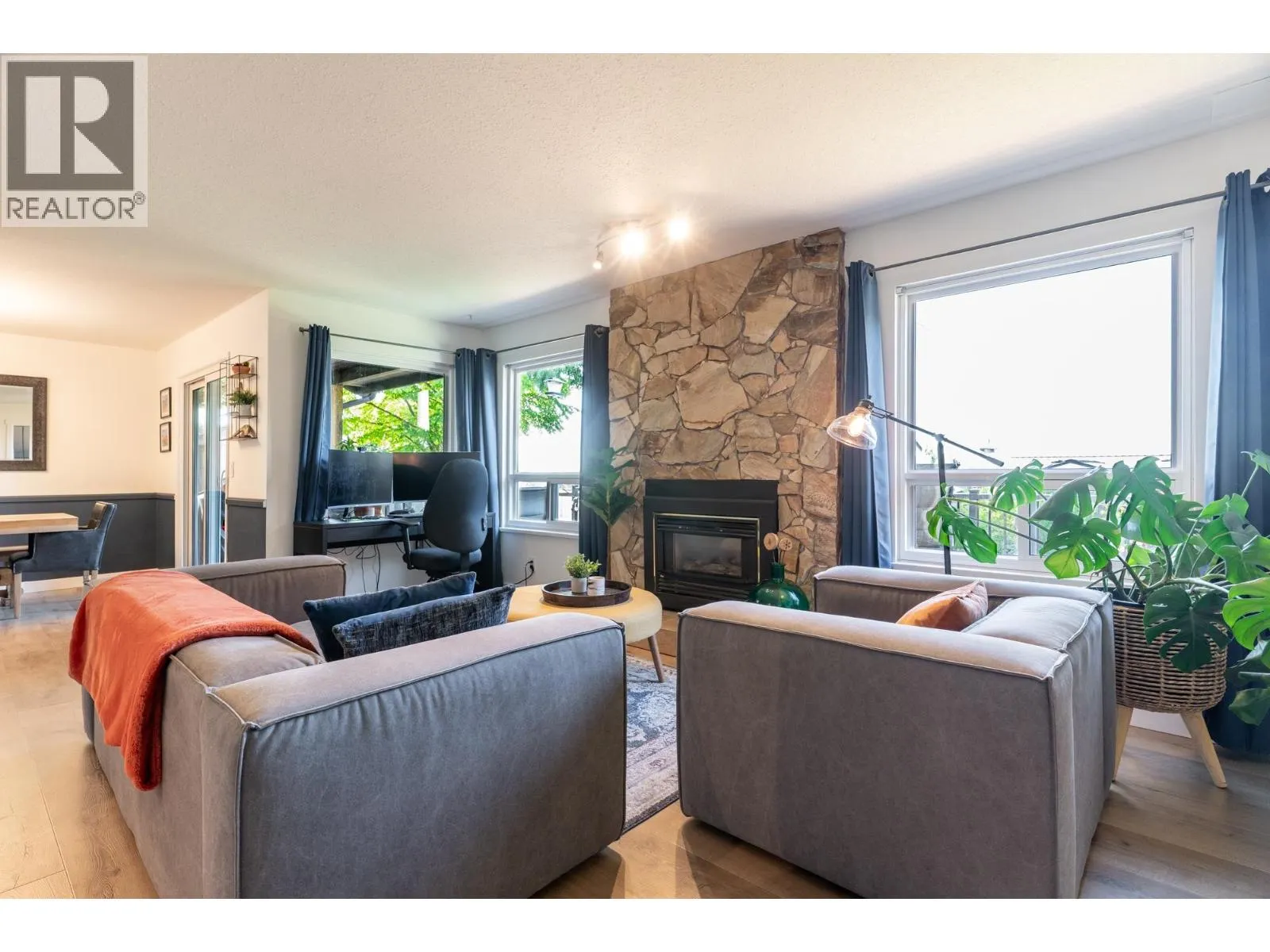 1502 FERNWOOD PLACE