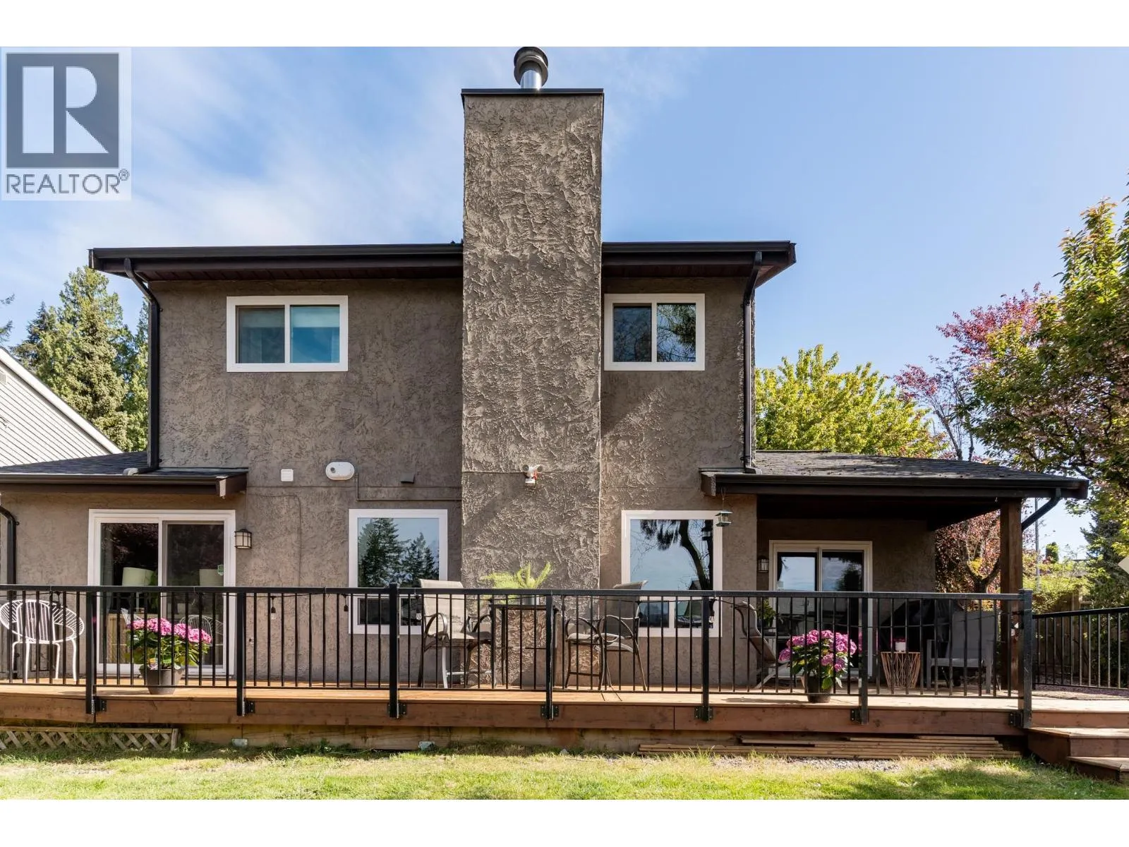 1502 FERNWOOD PLACE