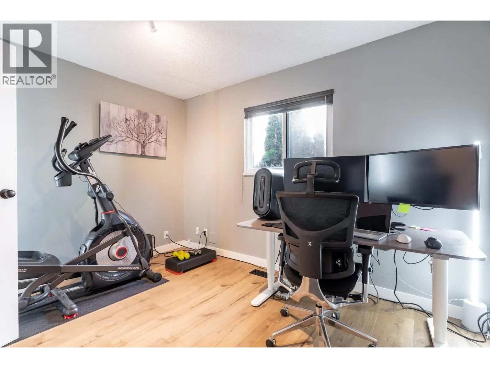 1502 FERNWOOD PLACE