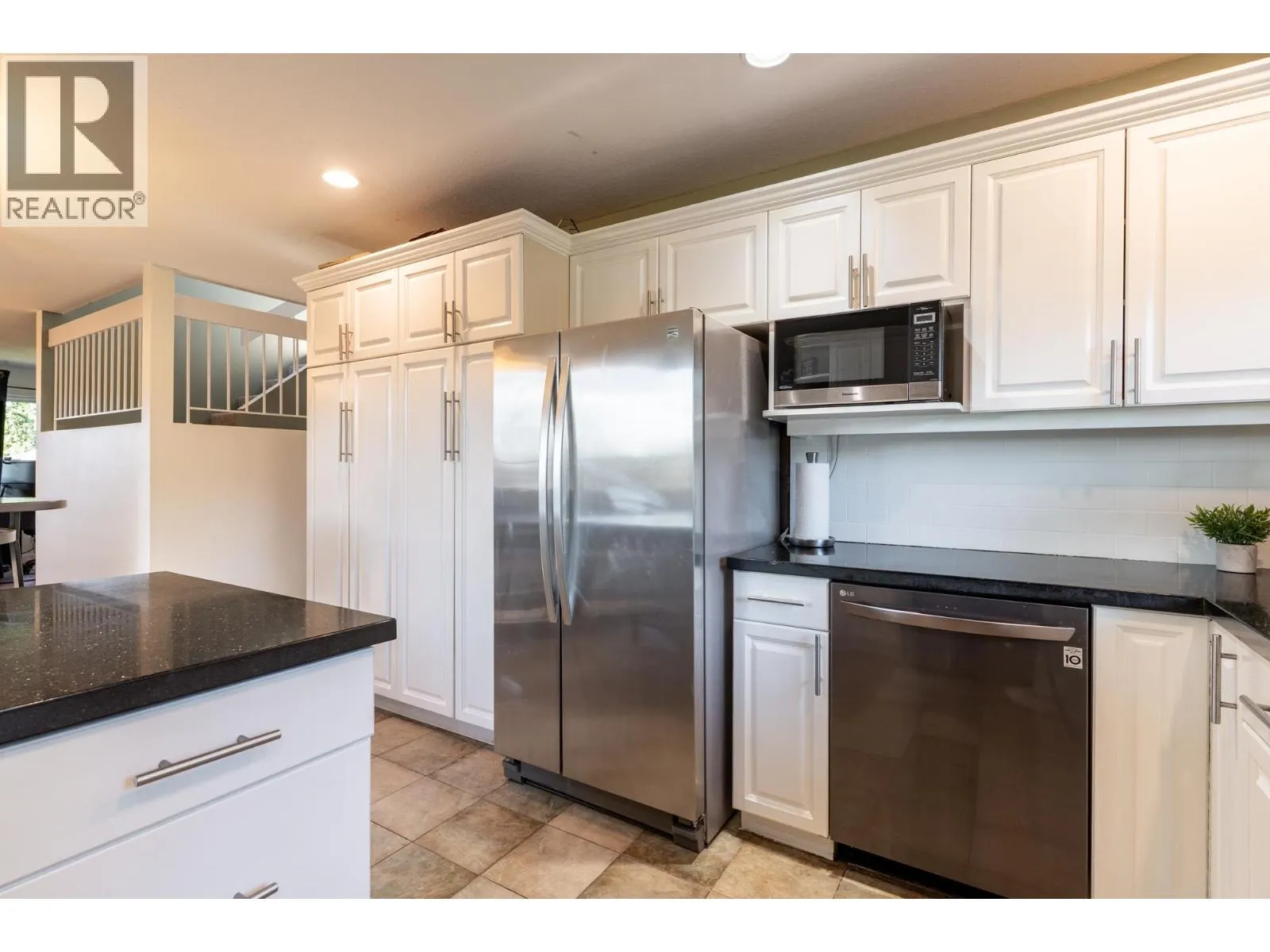 1502 FERNWOOD PLACE