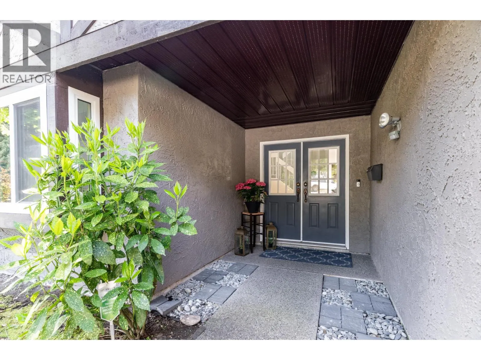 1502 FERNWOOD PLACE