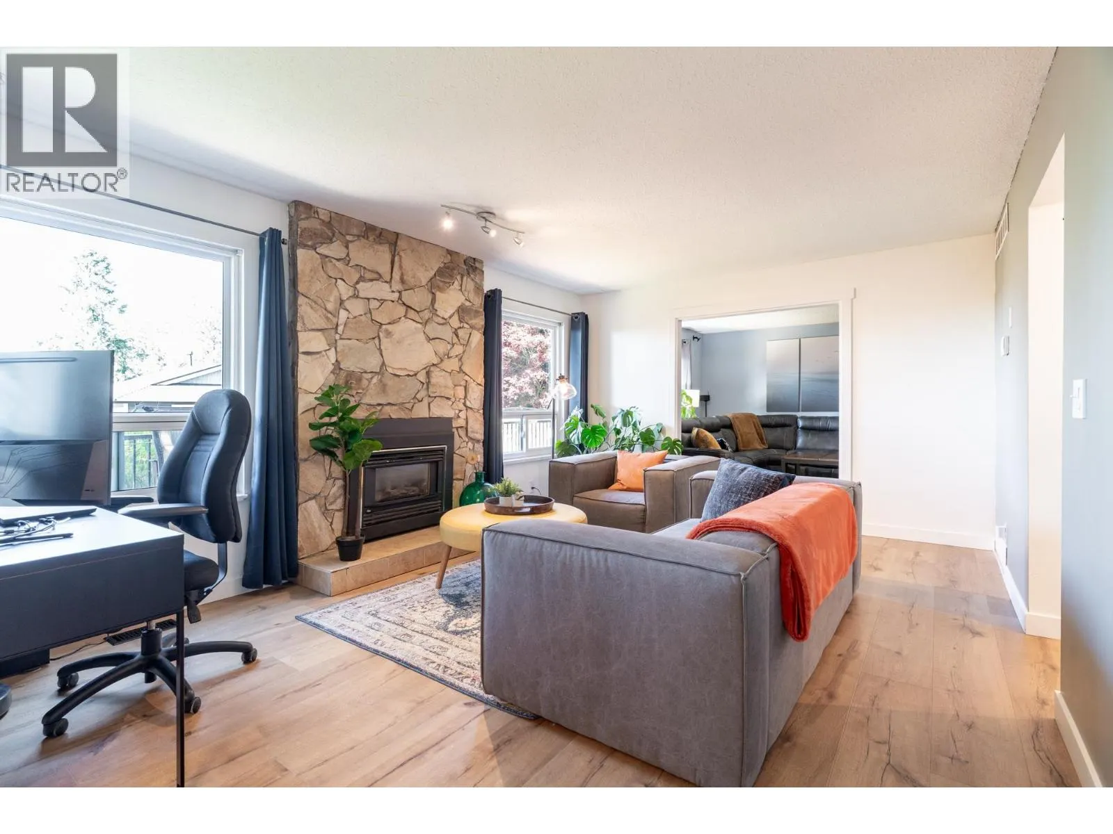 1502 FERNWOOD PLACE