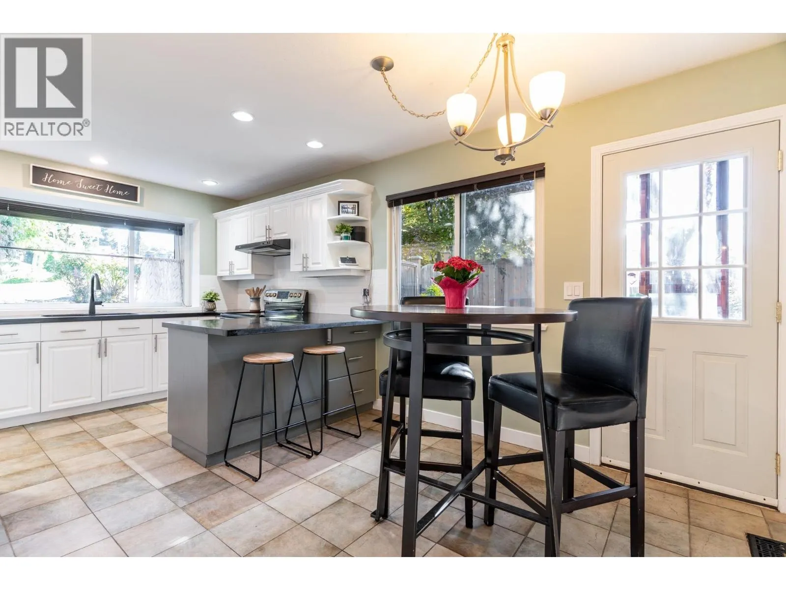 1502 FERNWOOD PLACE