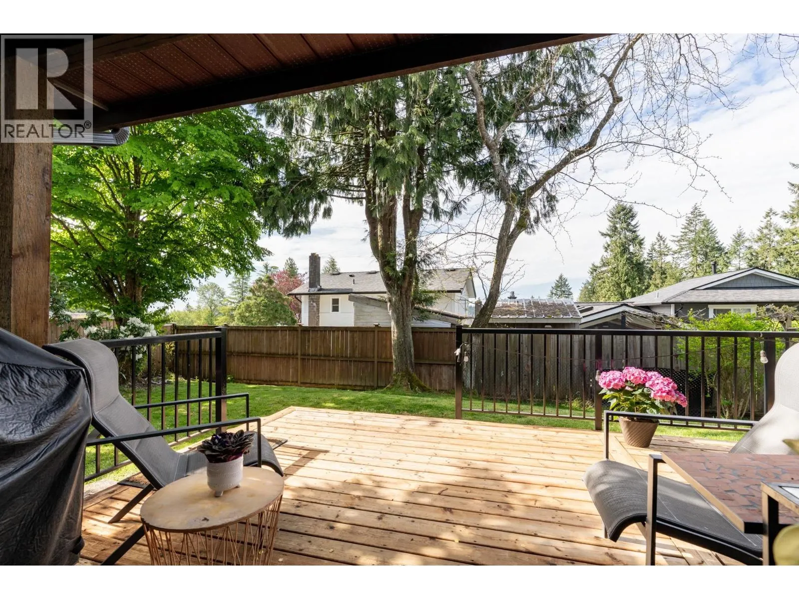 1502 FERNWOOD PLACE