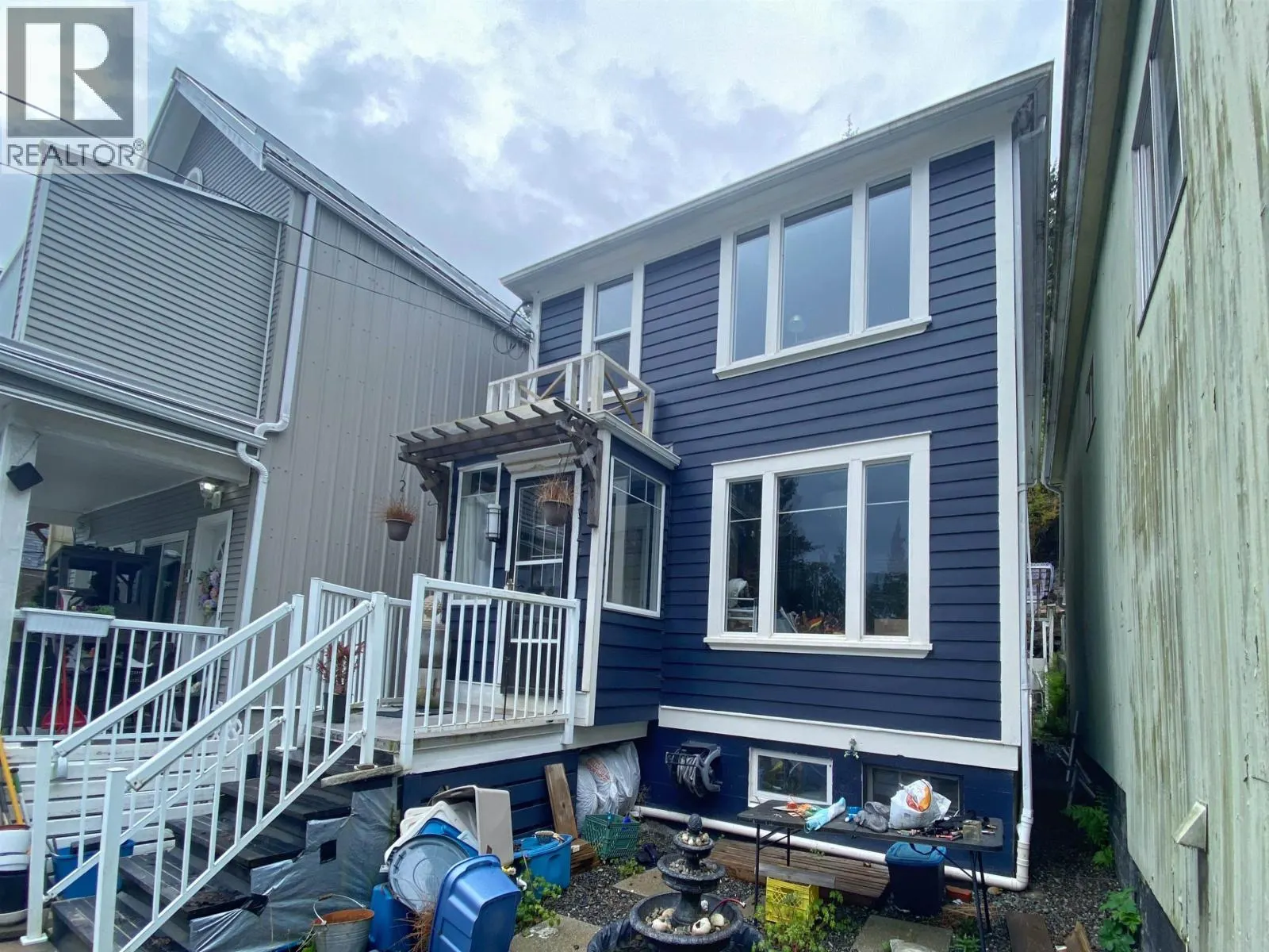 899 BORDEN STREET