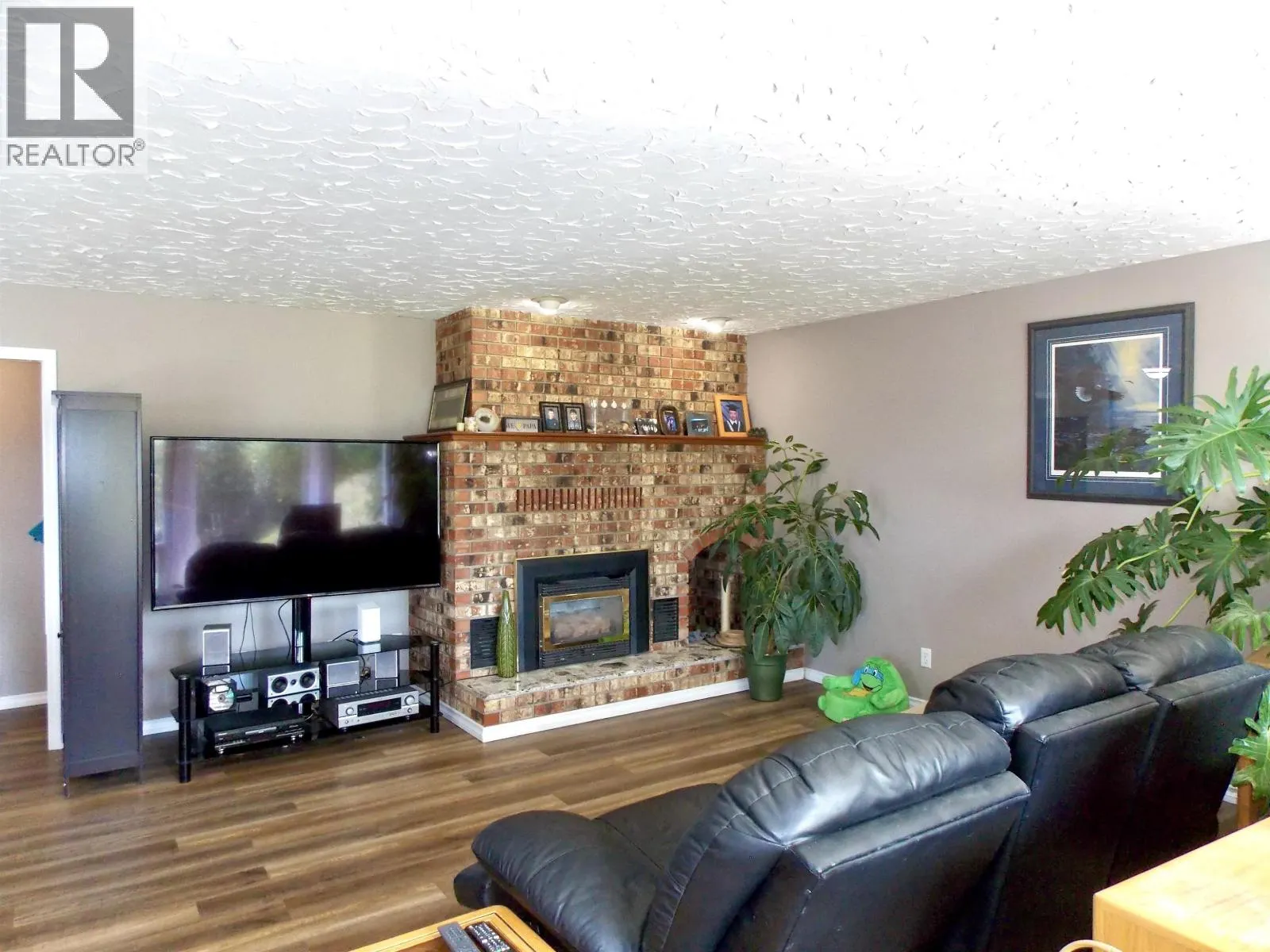 660-690 CENTENNIAL DRIVE