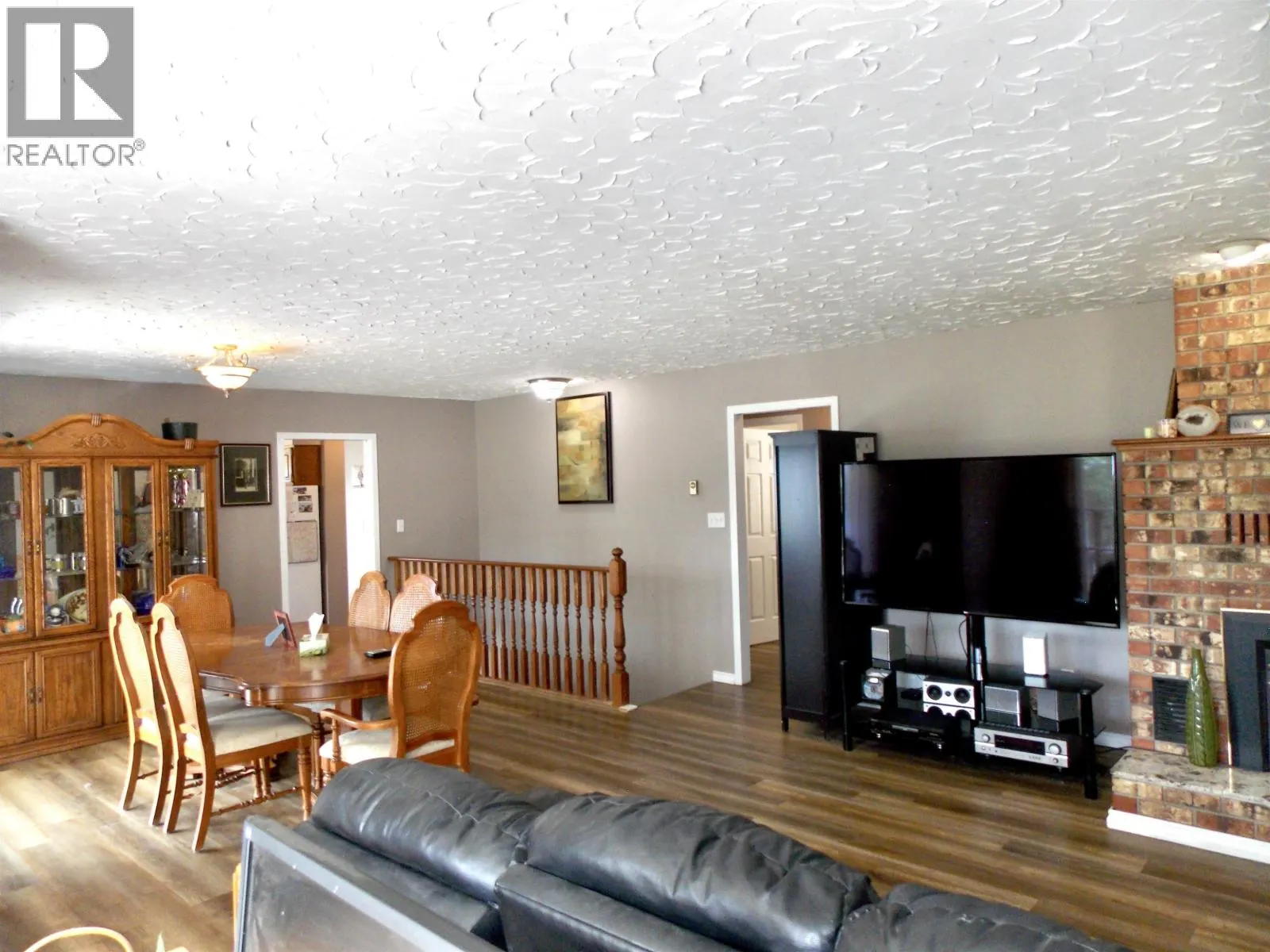 660-690 CENTENNIAL DRIVE