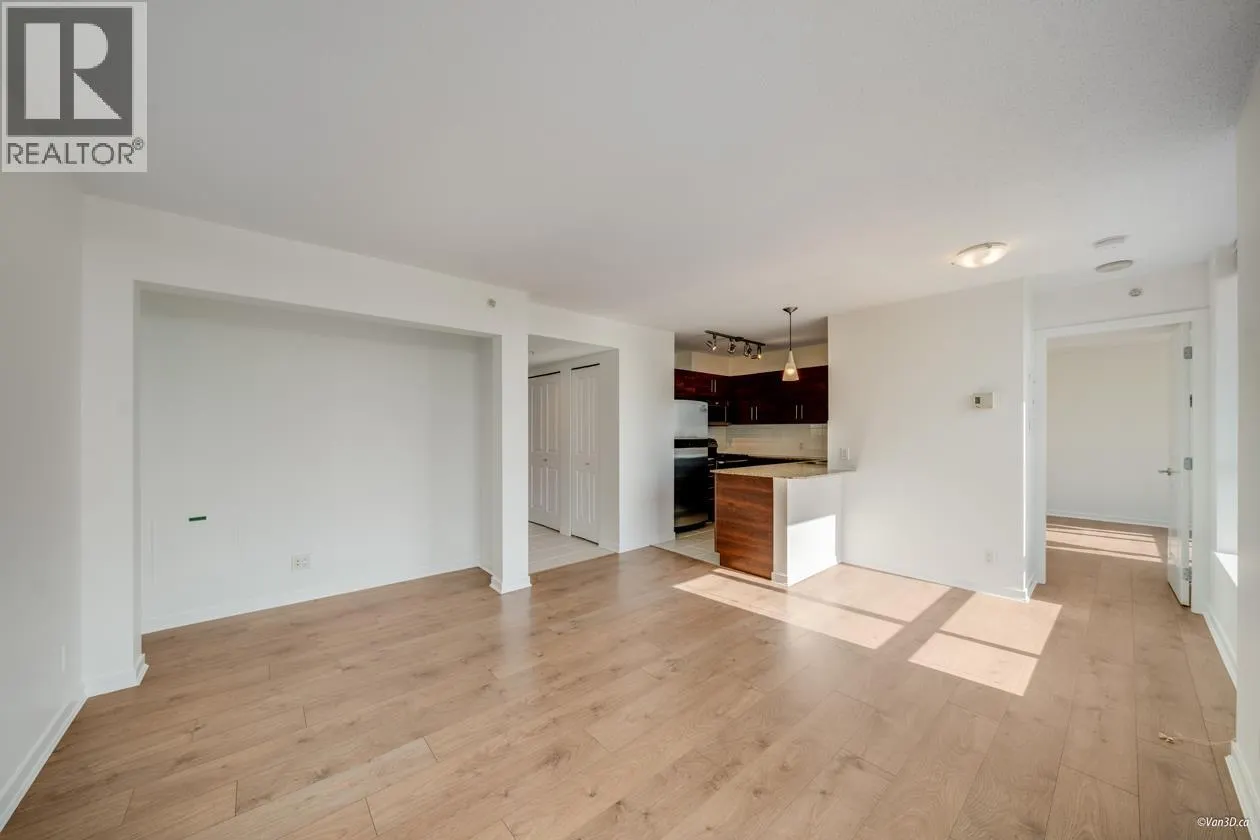 703 814 ROYAL AVENUE