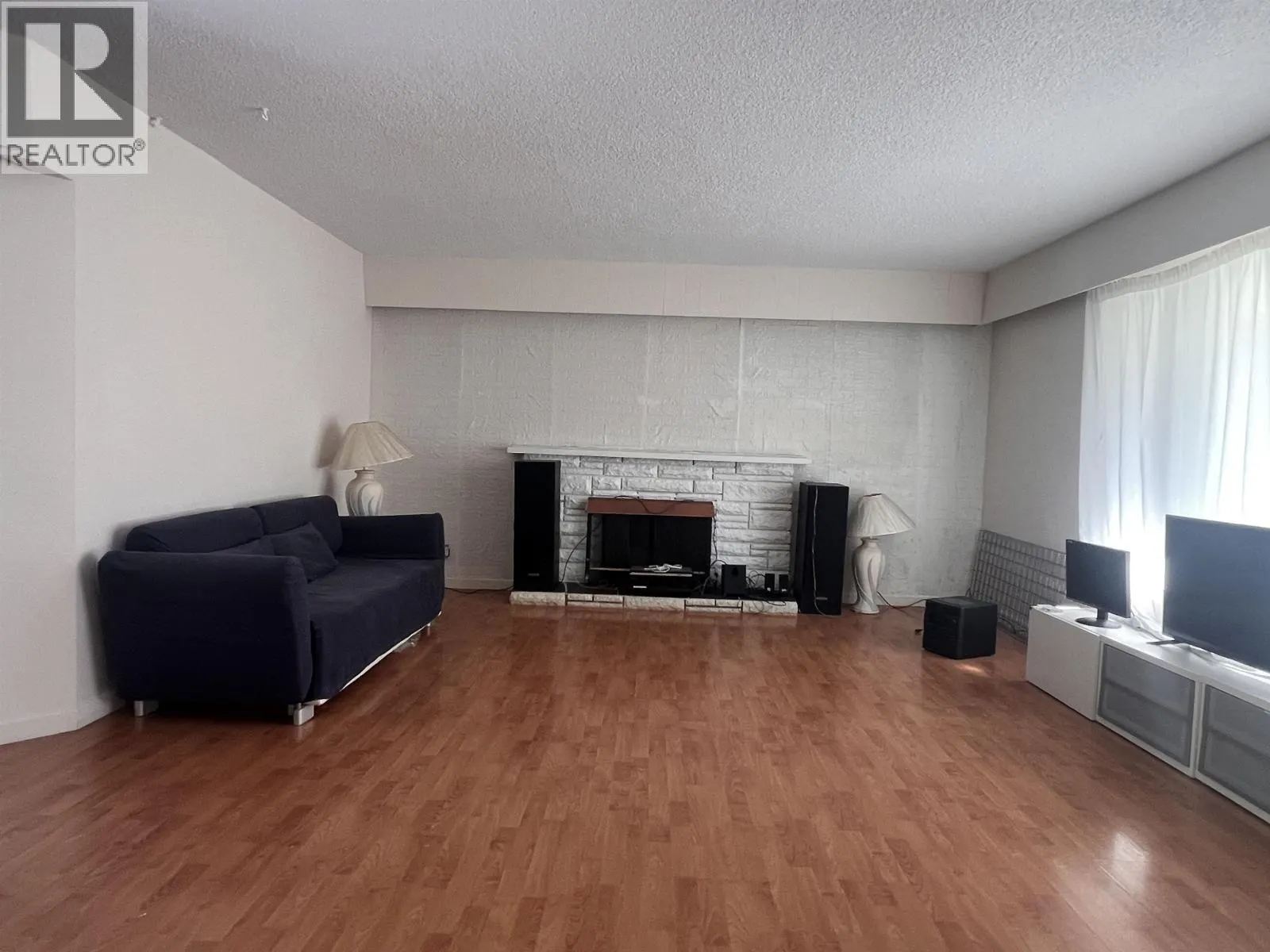 7566 KRAFT PLACE