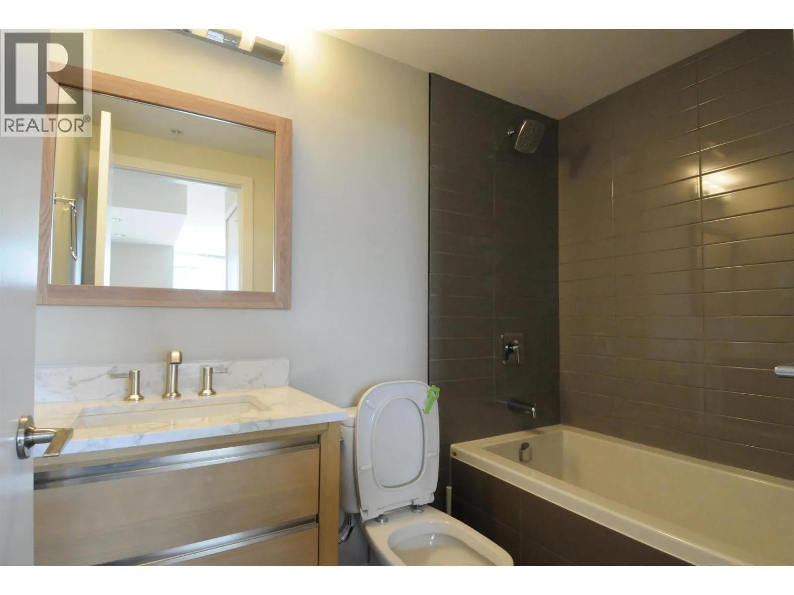 2808 2975 ATLANTIC AVENUE