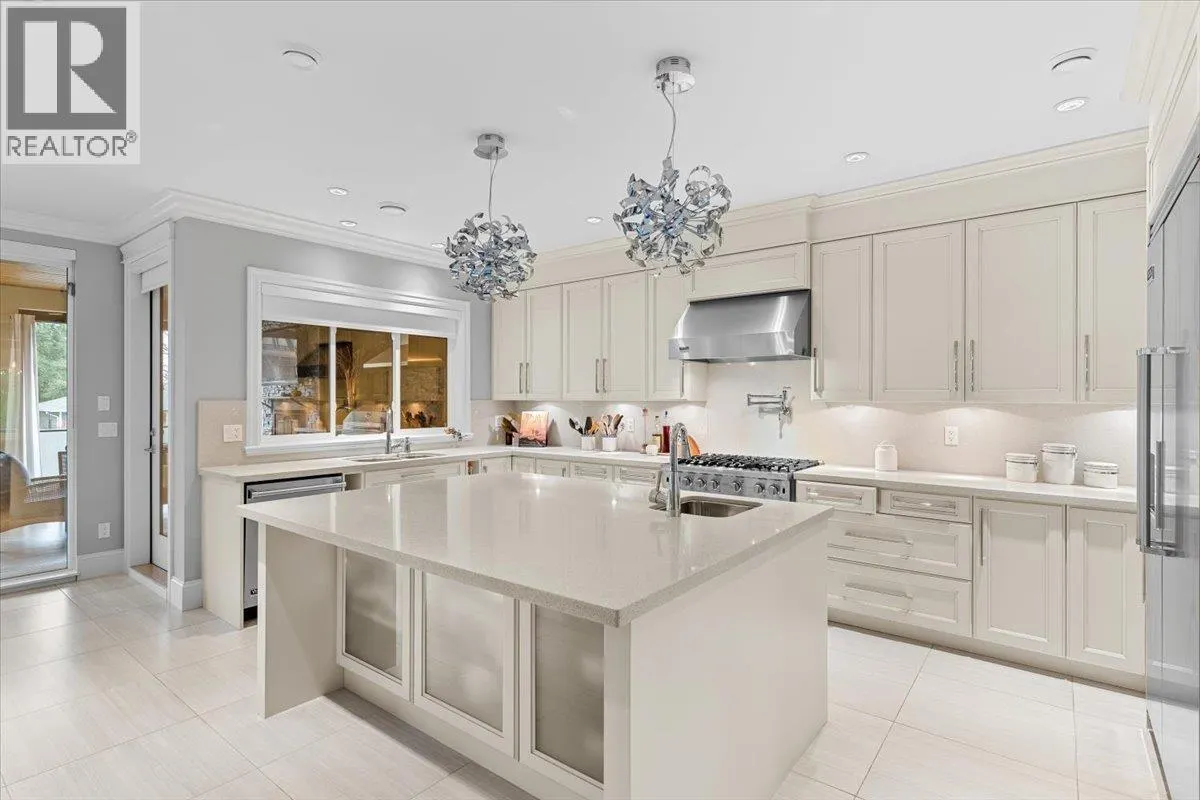 7158 RIDGEVIEW DRIVE
