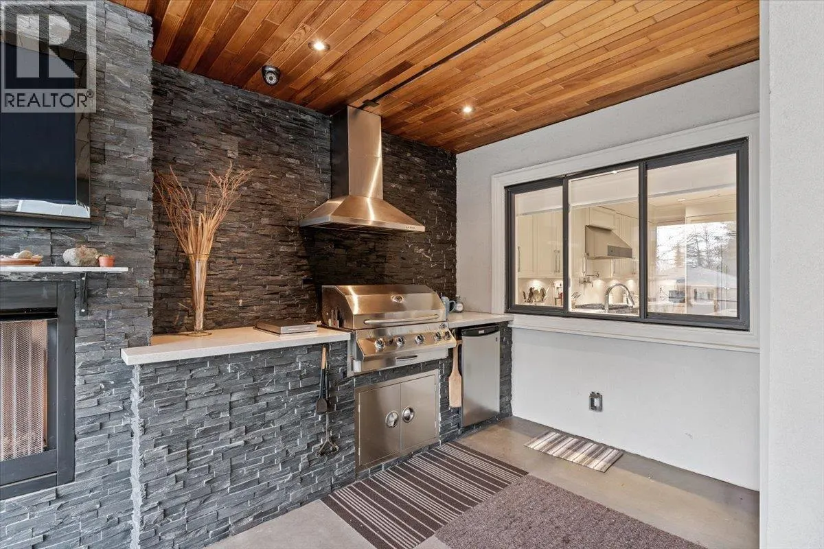 7158 RIDGEVIEW DRIVE