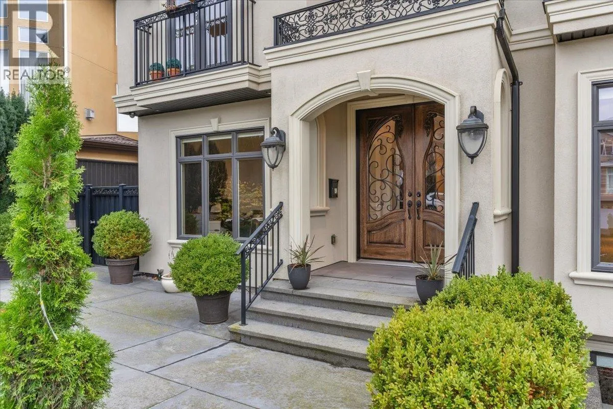 7158 RIDGEVIEW DRIVE