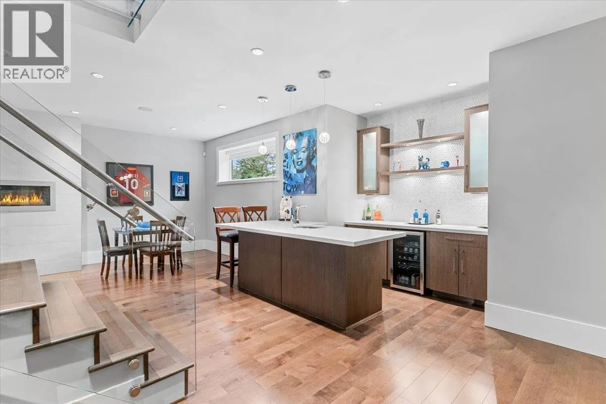 7158 RIDGEVIEW DRIVE