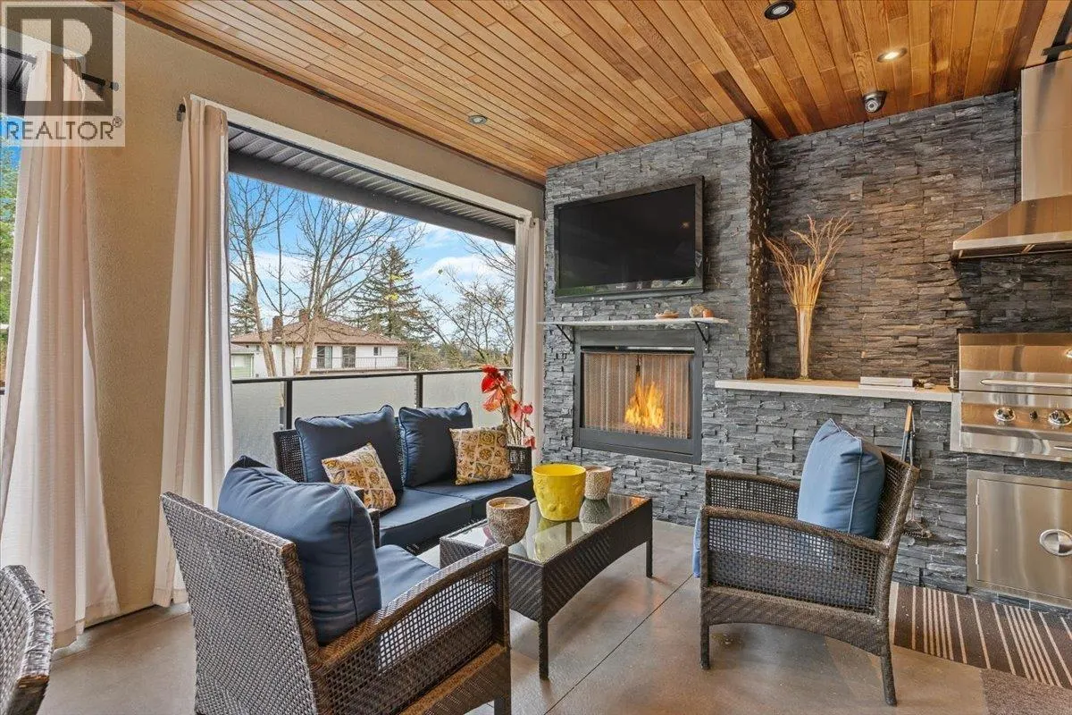 7158 RIDGEVIEW DRIVE