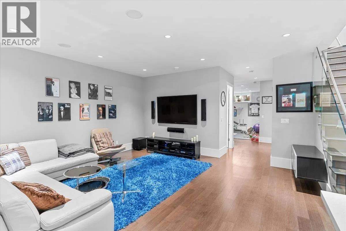 7158 RIDGEVIEW DRIVE