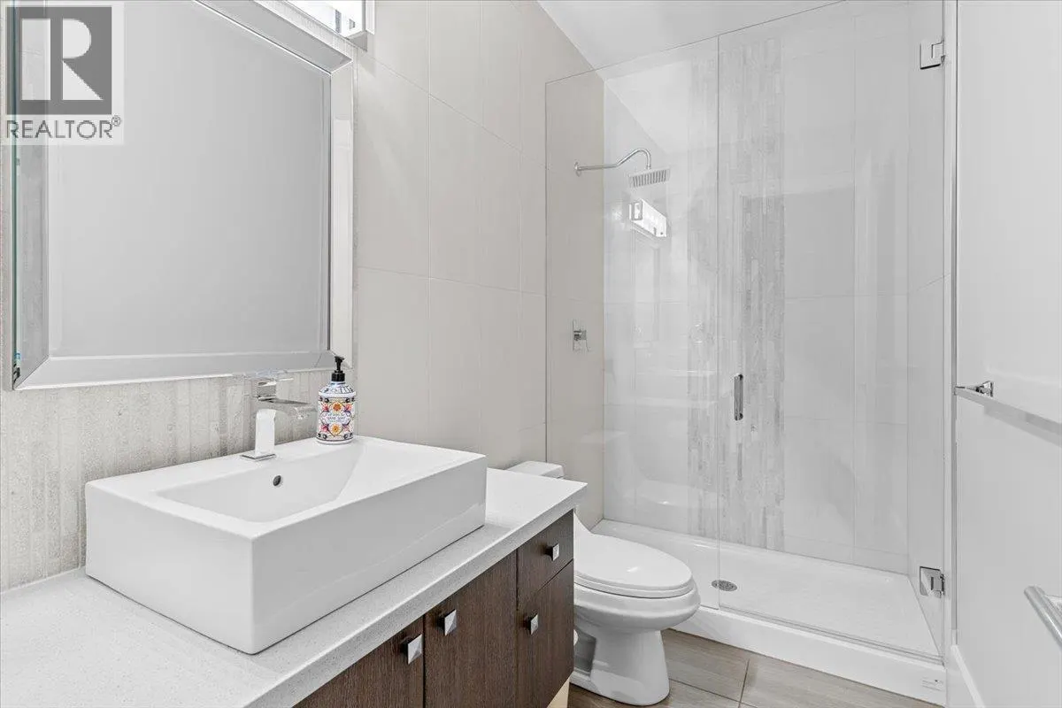 7158 RIDGEVIEW DRIVE