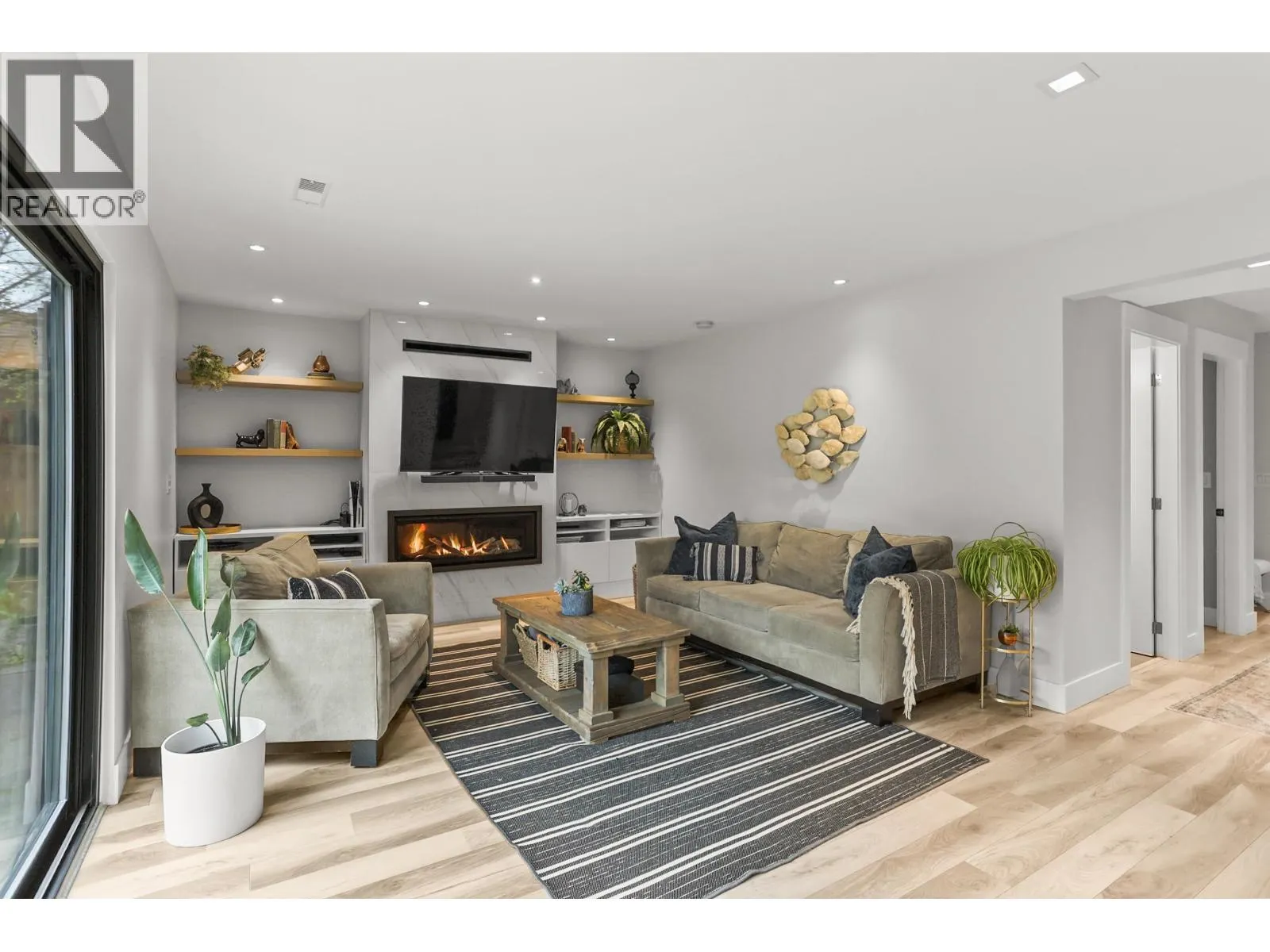 20882 ALPINE CRESCENT