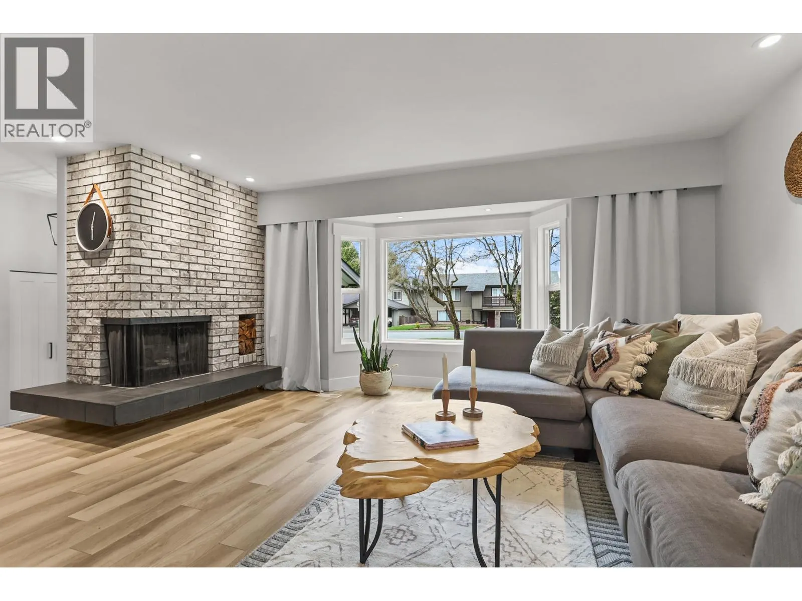 20882 ALPINE CRESCENT