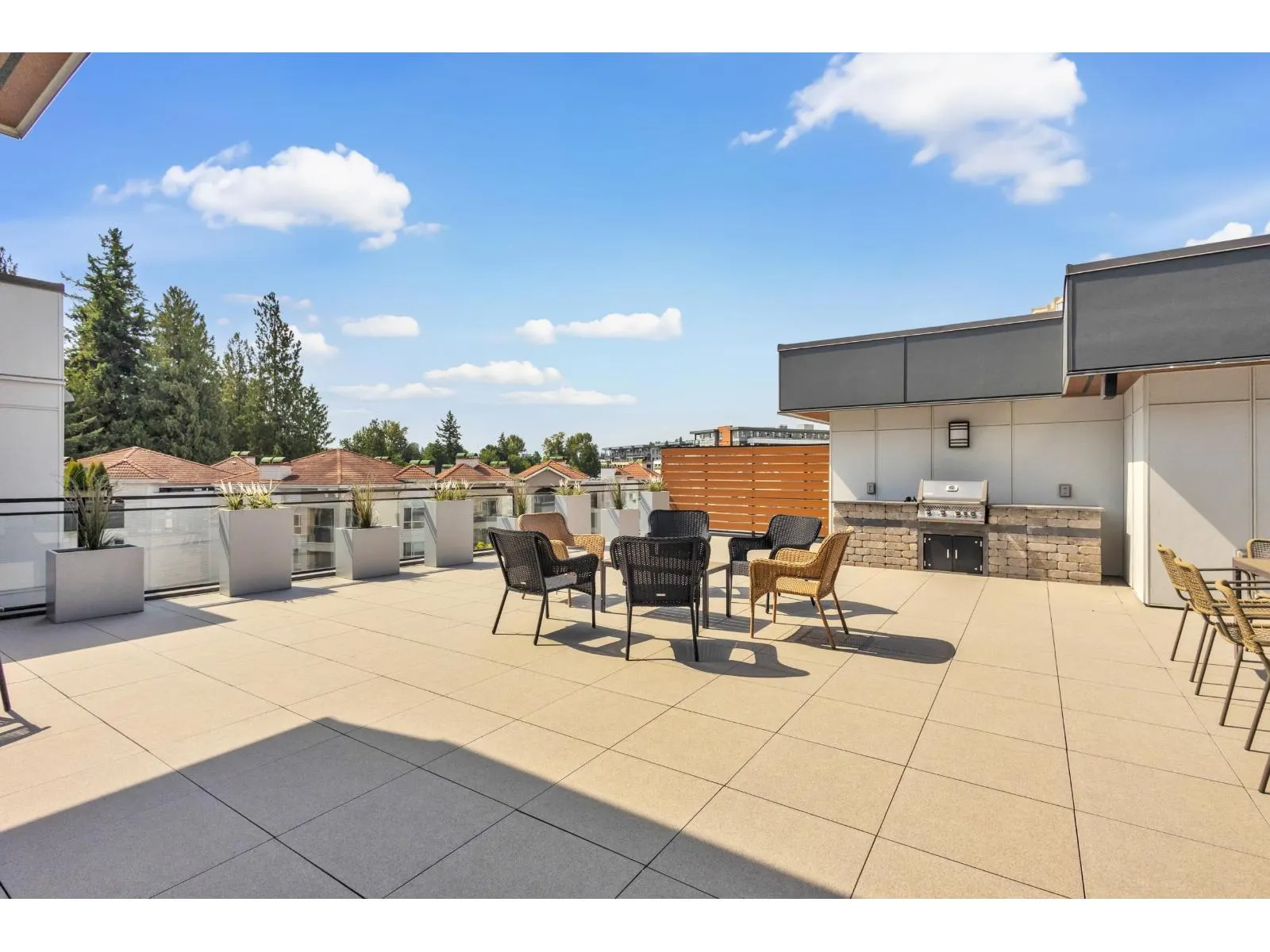415 3182 GLADWIN ROAD