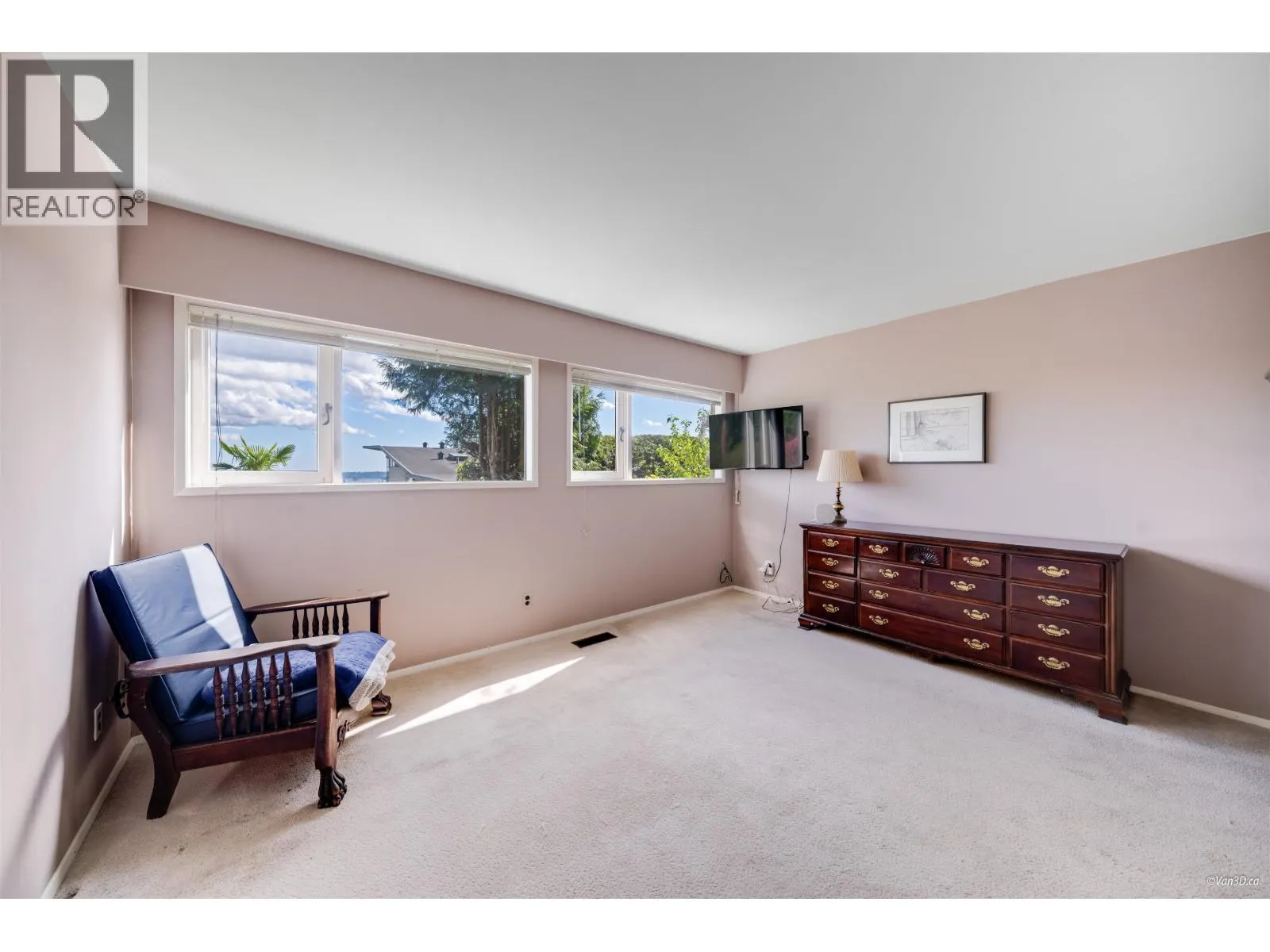 1752 OTTAWA PLACE