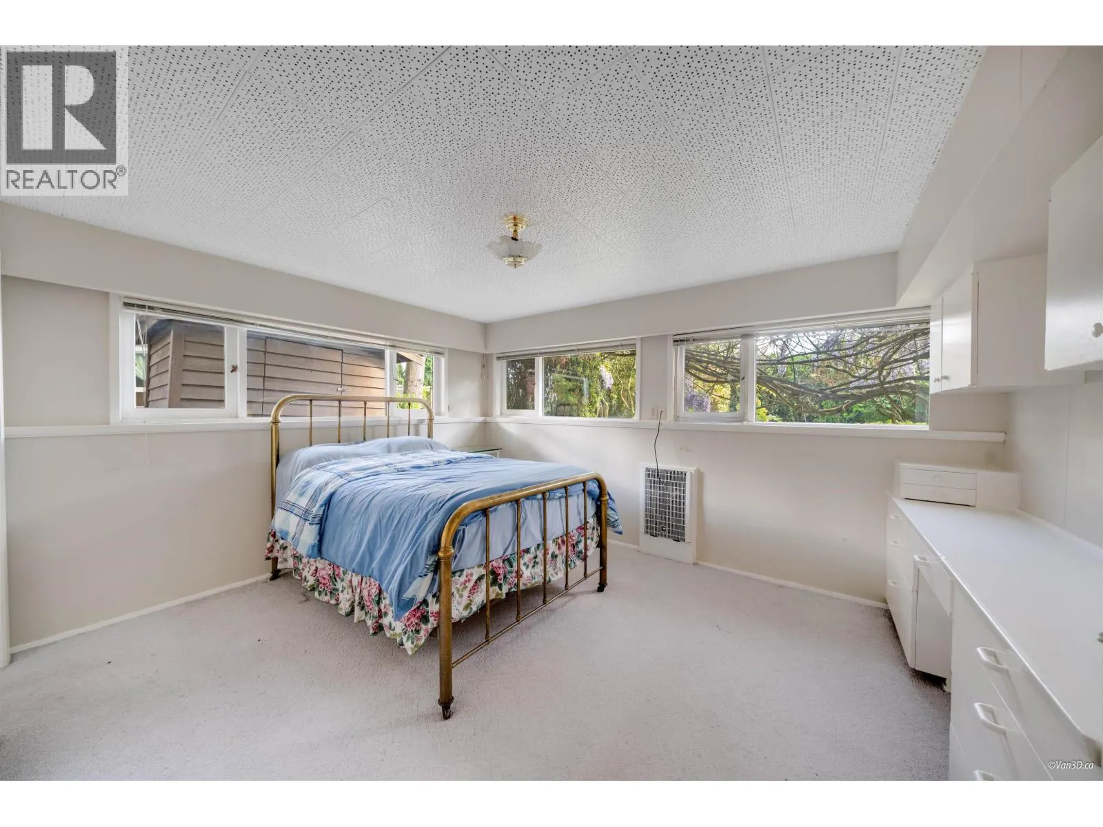 1752 OTTAWA PLACE
