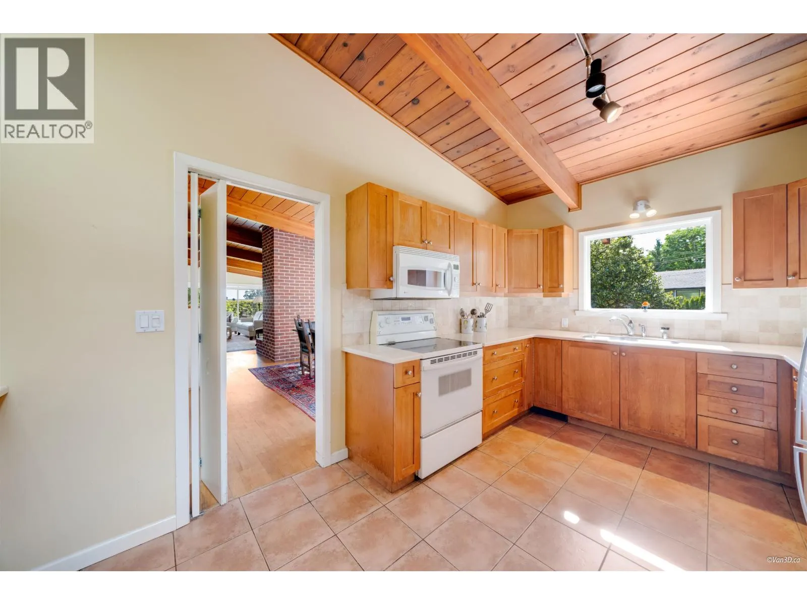 1752 OTTAWA PLACE