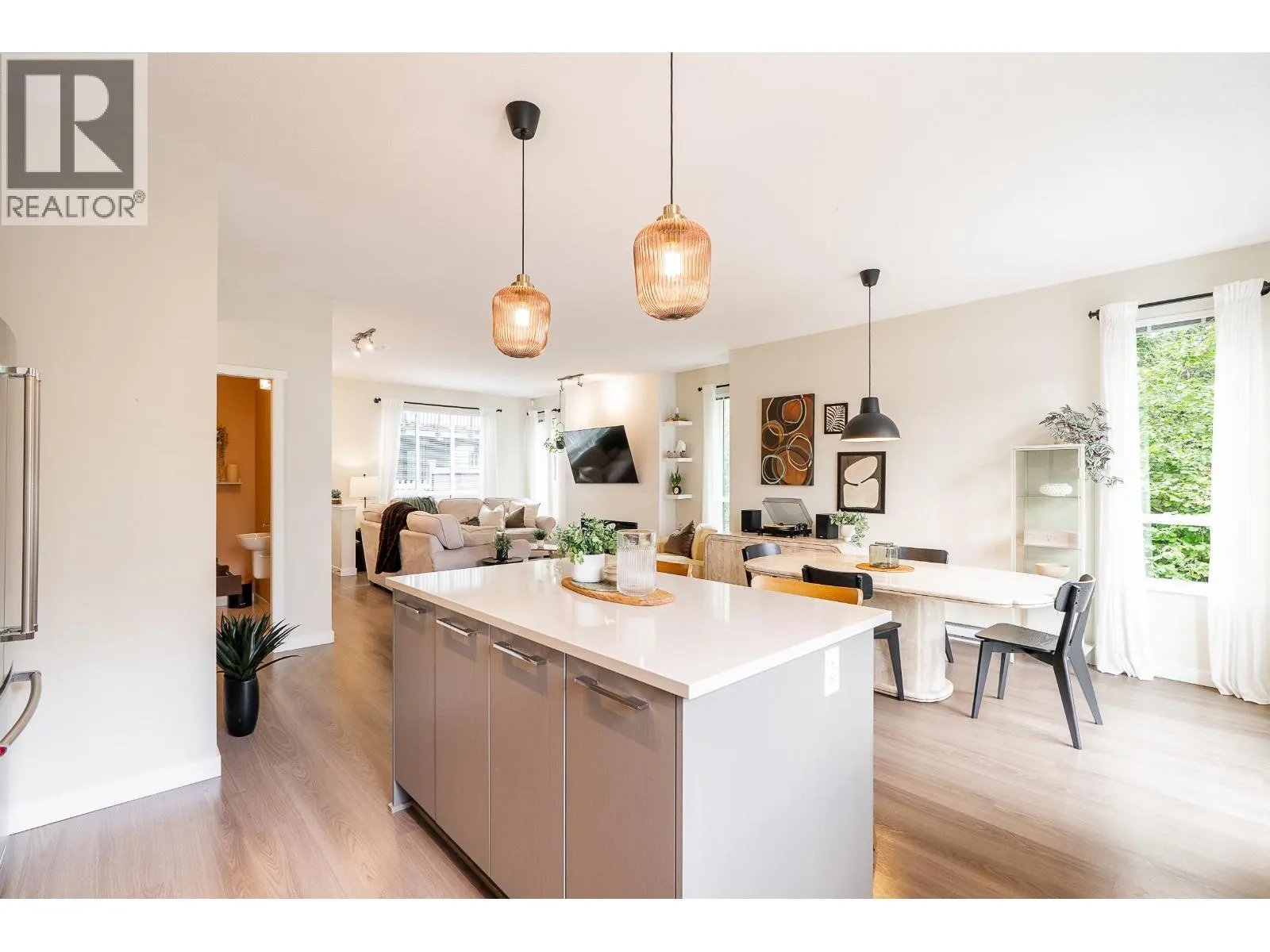 91 3500 BURKE VILLAGE PROMENADE