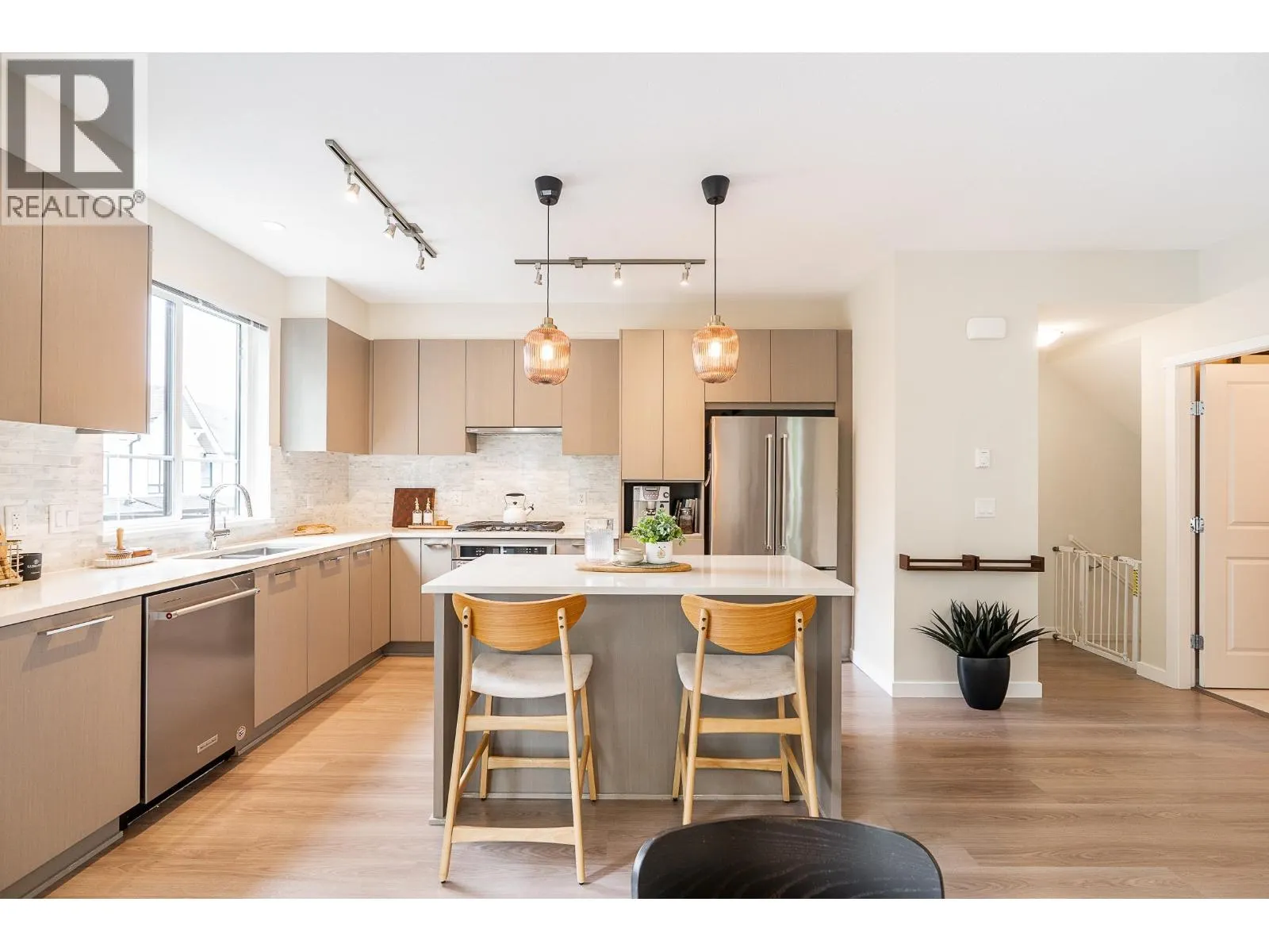 91 3500 BURKE VILLAGE PROMENADE