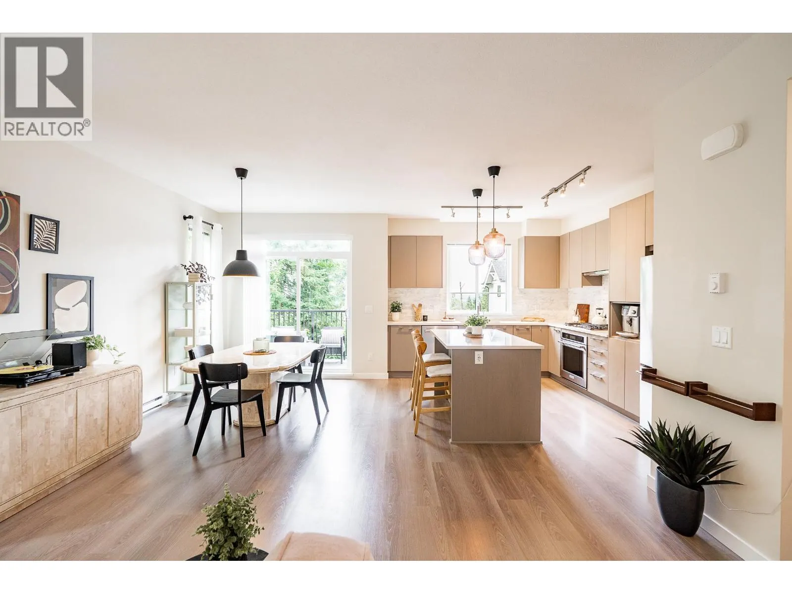 91 3500 BURKE VILLAGE PROMENADE