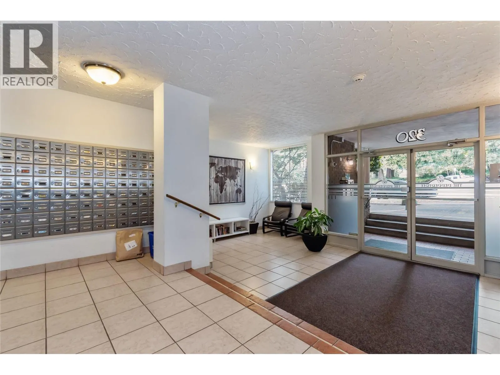 1005 320 ROYAL AVENUE
