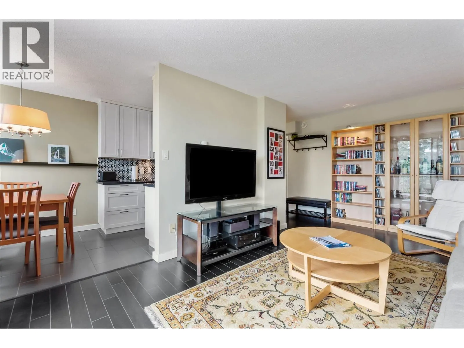 1005 320 ROYAL AVENUE