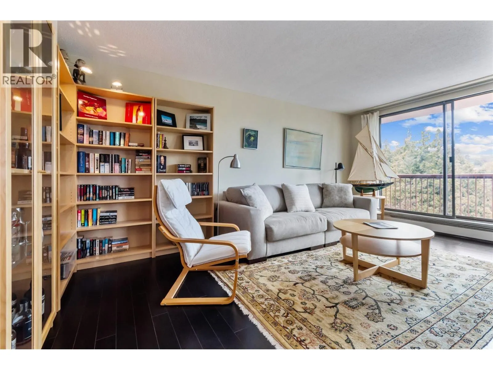 1005 320 ROYAL AVENUE
