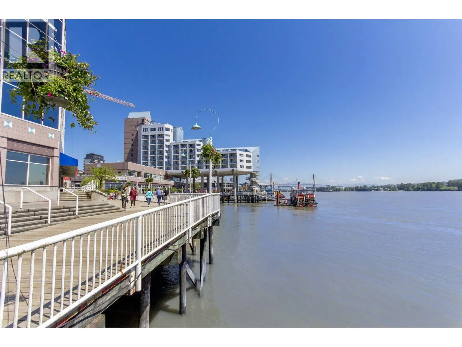 1005 320 ROYAL AVENUE