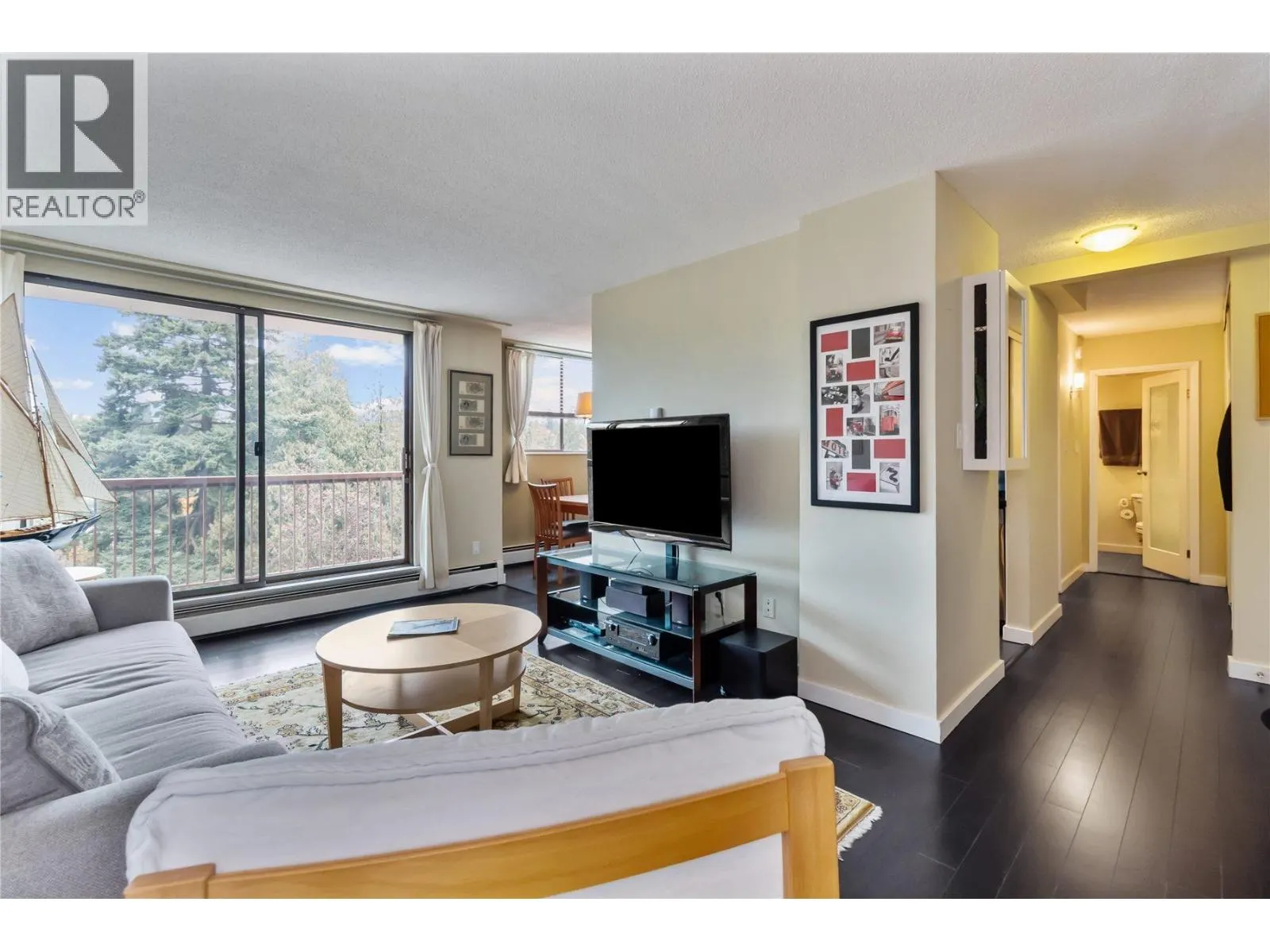 1005 320 ROYAL AVENUE